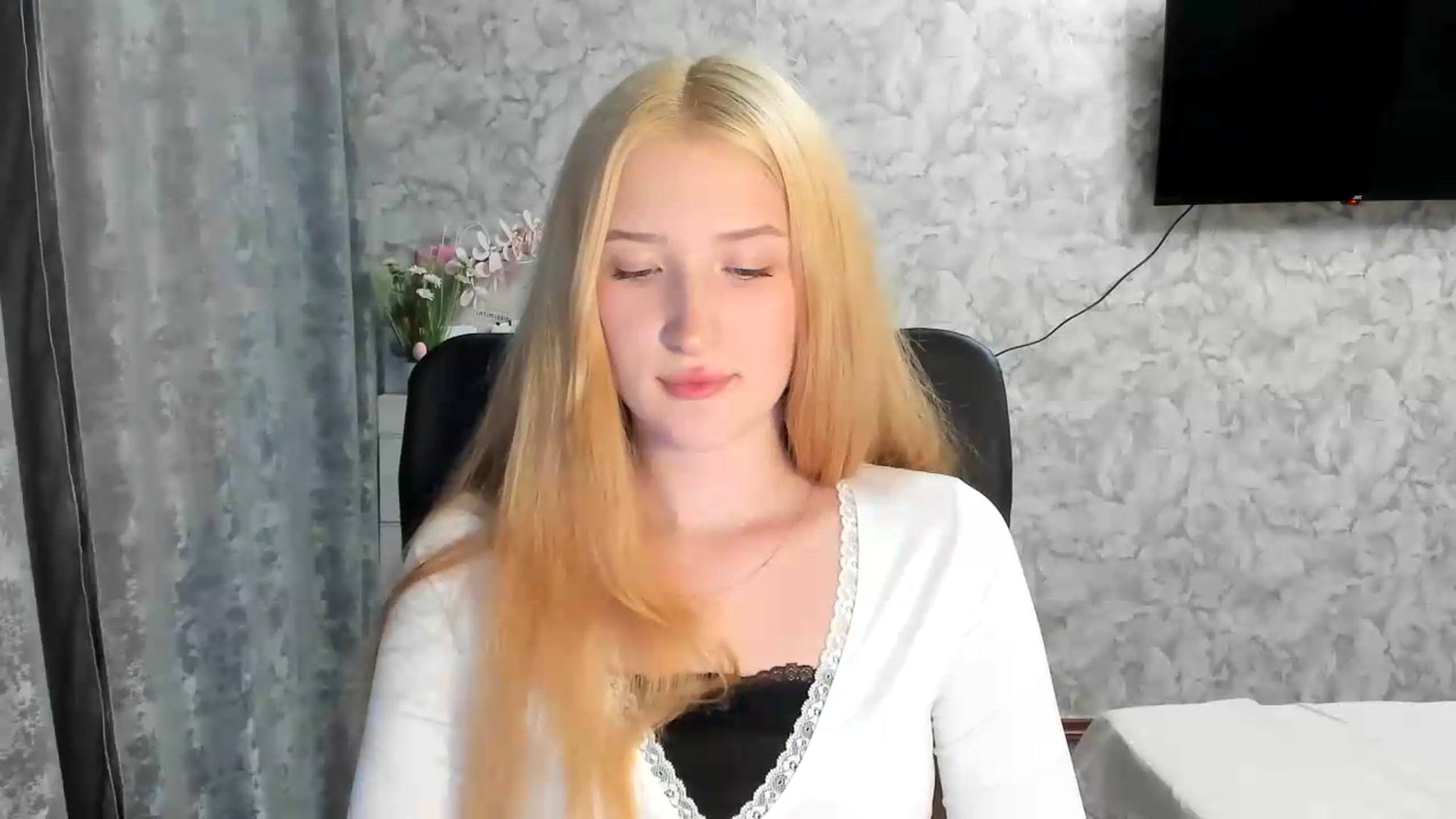 Gallery image thumbnail from Ilona_Here's myfreecams stream on, 06/05/2026, 18:03 image 3 of 20