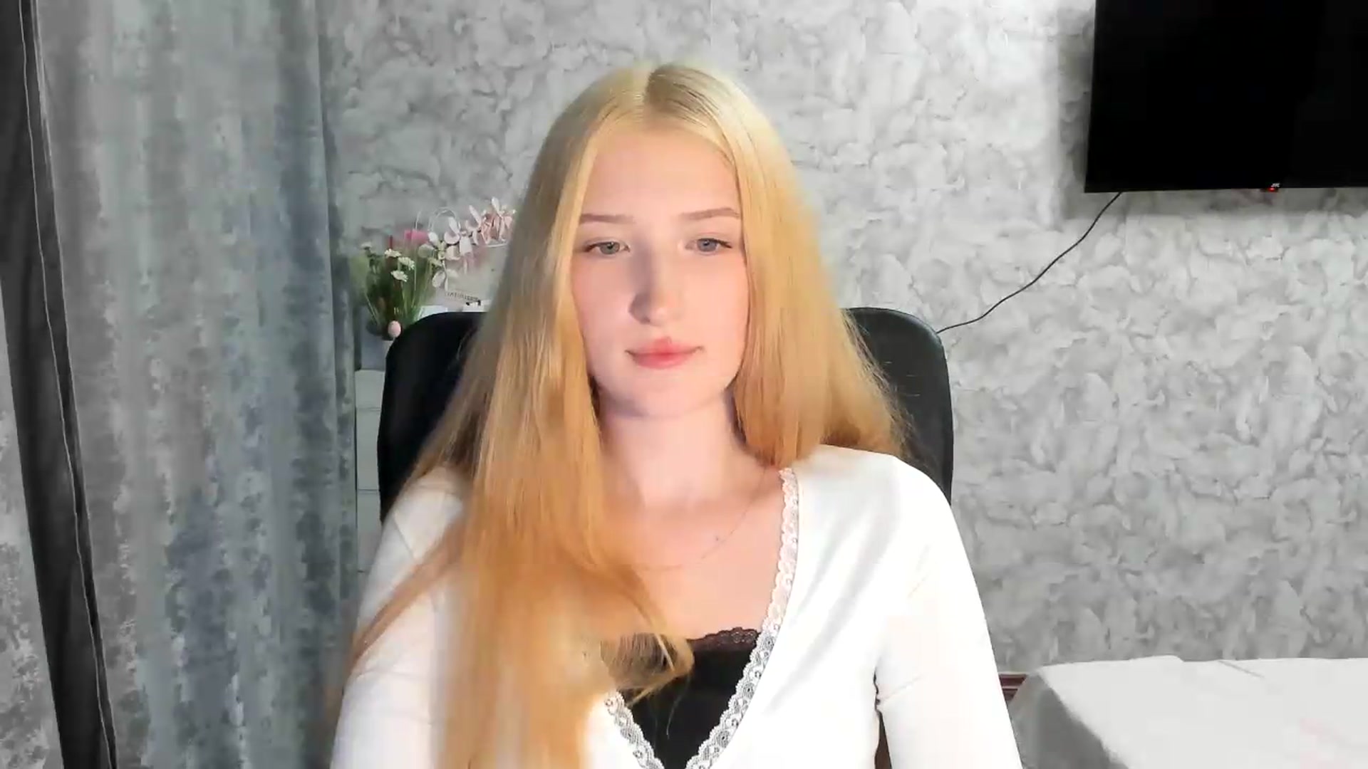 Gallery image thumbnail from Ilona_Here's myfreecams stream on, 06/05/2026, 18:03 image 8 of 20