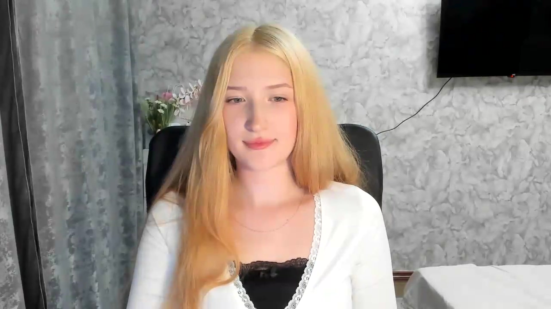 Gallery image thumbnail from Ilona_Here's myfreecams stream on, 06/05/2026, 18:03 image 17 of 20