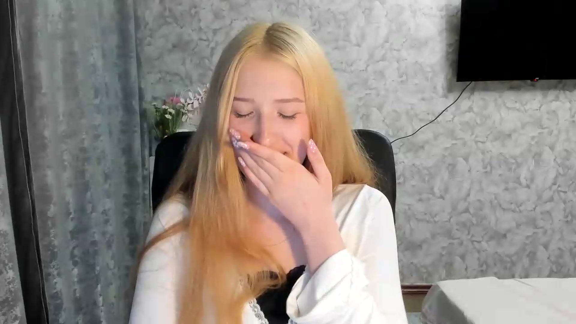 Gallery image thumbnail from Ilona_Here's myfreecams stream on, 06/05/2026, 18:03 image 5 of 20