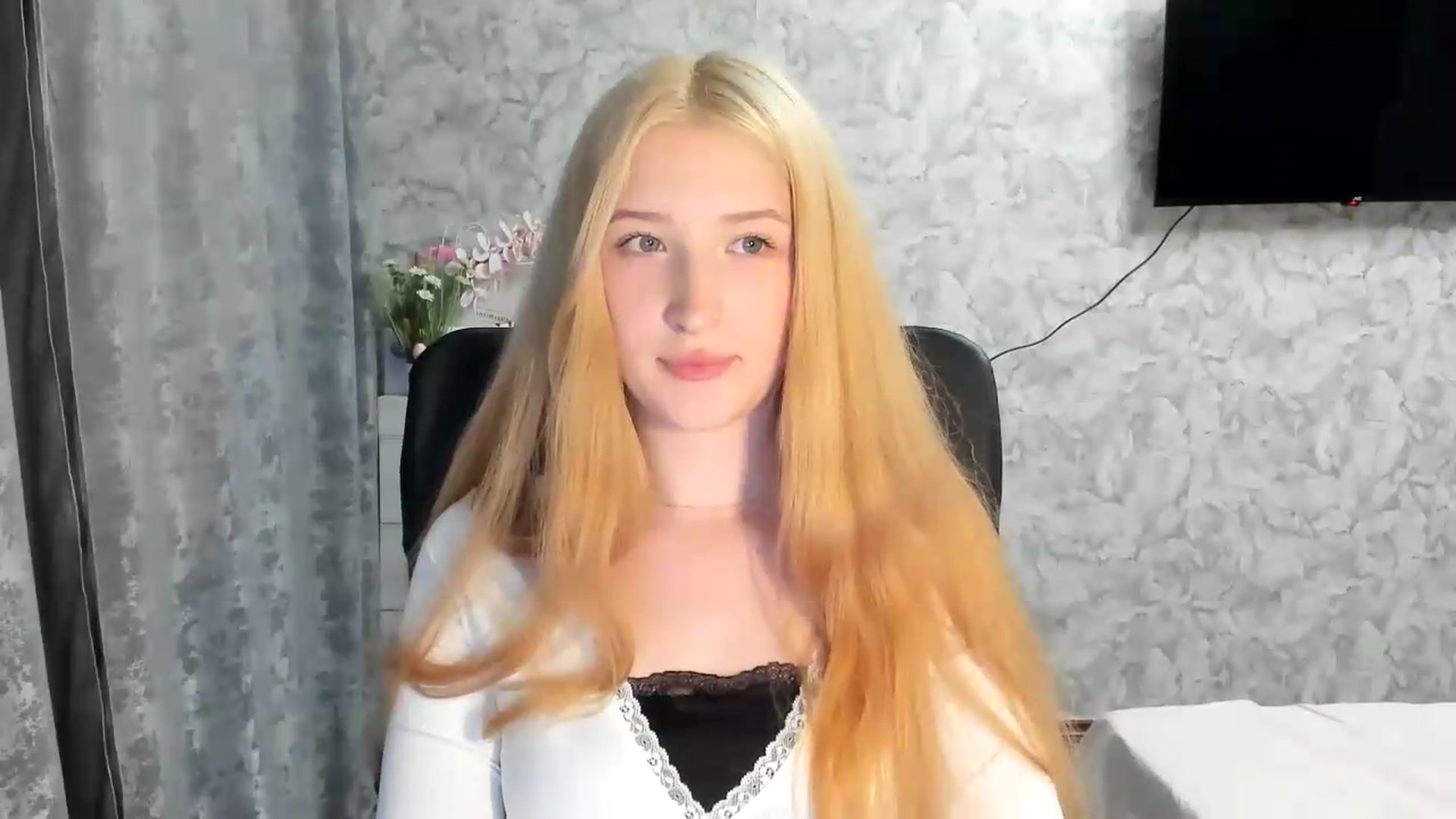 Gallery image thumbnail from Ilona_Here's myfreecams stream on, 06/05/2026, 19:20 image 17 of 20