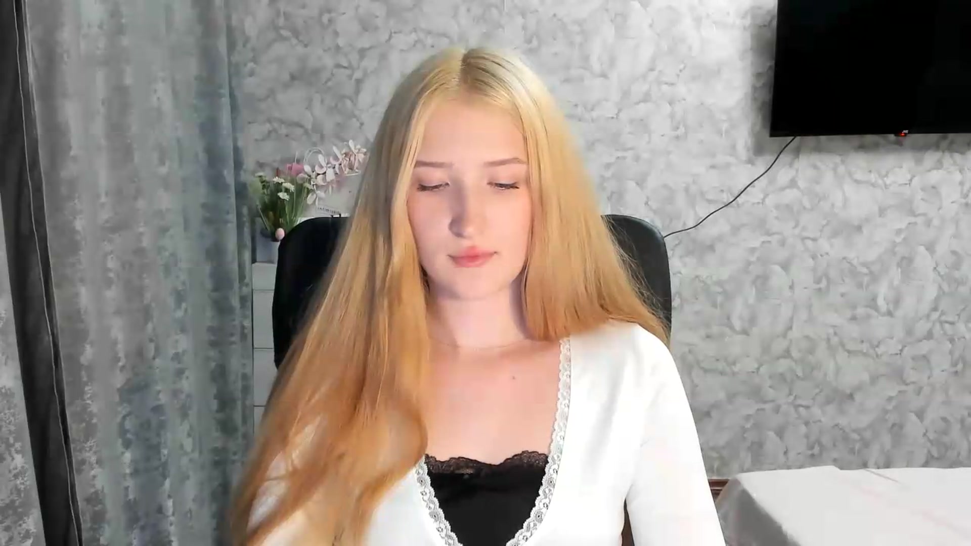 Gallery image thumbnail from Ilona_Here's myfreecams stream on, 06/05/2026, 19:20 image 6 of 20