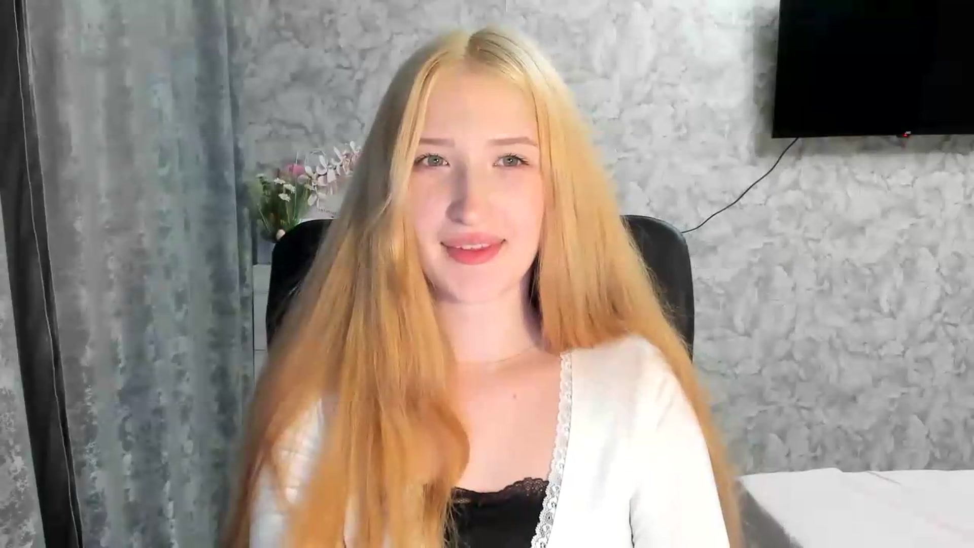 Gallery image thumbnail from Ilona_Here's myfreecams stream on, 06/05/2026, 19:20 image 10 of 20