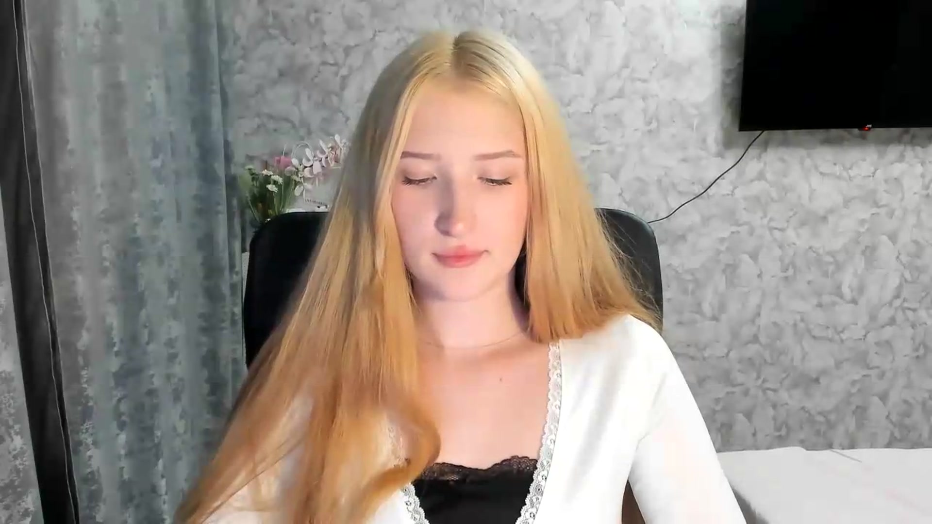 Gallery image thumbnail from Ilona_Here's myfreecams stream on, 06/05/2026, 19:20 image 8 of 20