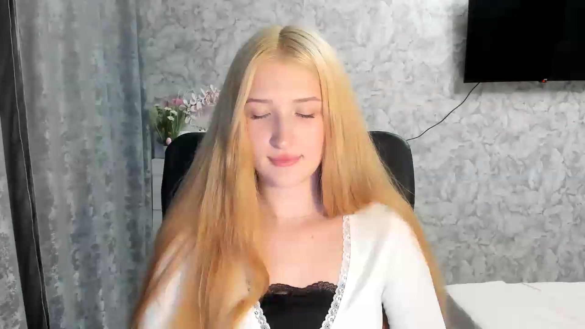 Gallery image thumbnail from Ilona_Here's myfreecams stream on, 06/05/2026, 19:20 image 11 of 20