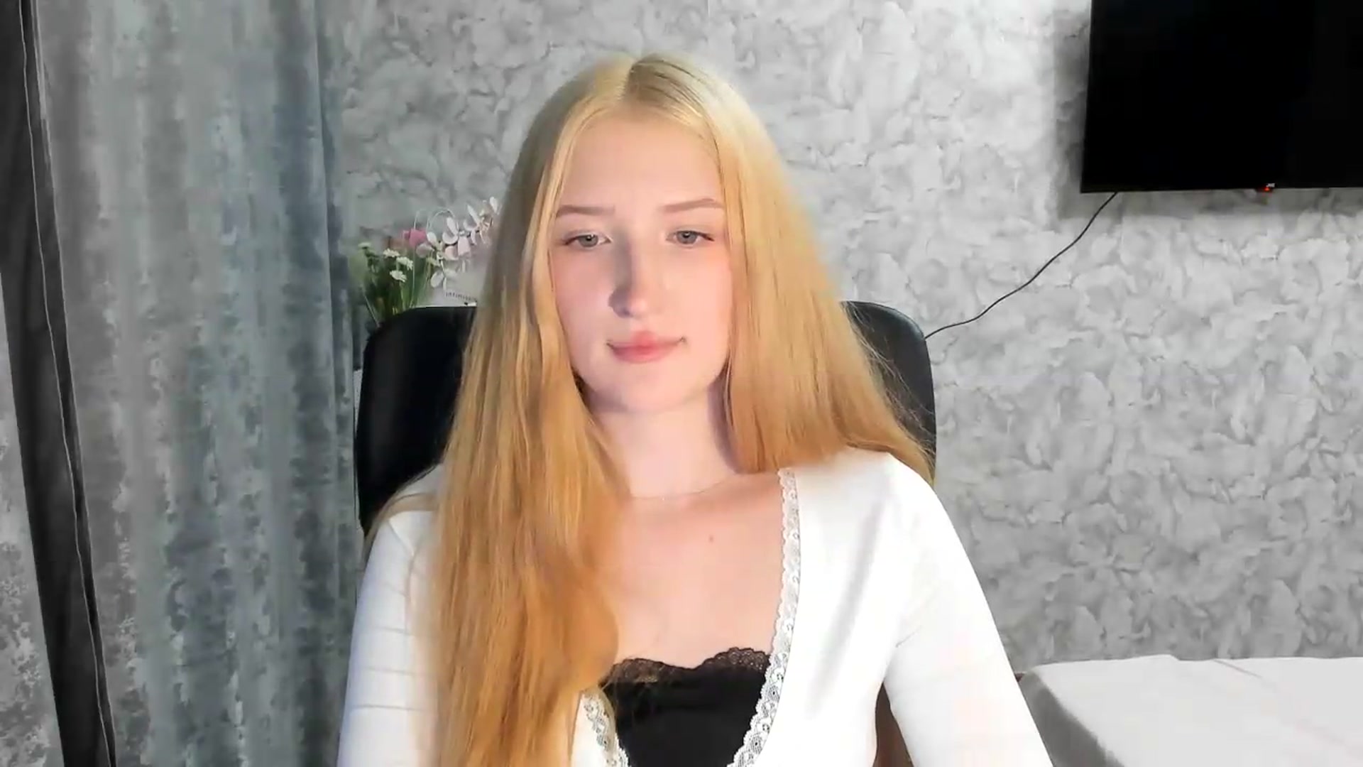 Gallery image thumbnail from Ilona_Here's myfreecams stream on, 06/05/2026, 19:20 image 4 of 20
