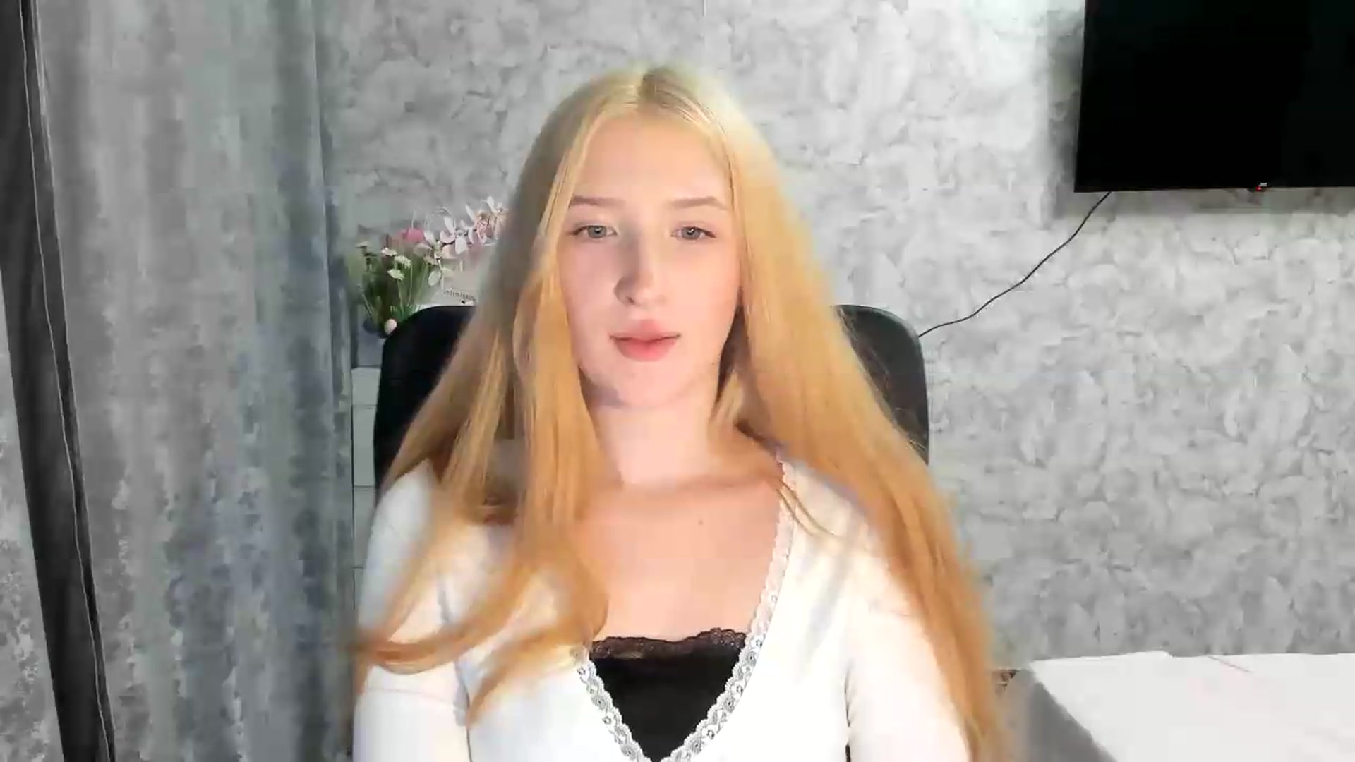 Gallery image thumbnail from Ilona_Here's myfreecams stream on, 06/05/2026, 19:20 image 18 of 20