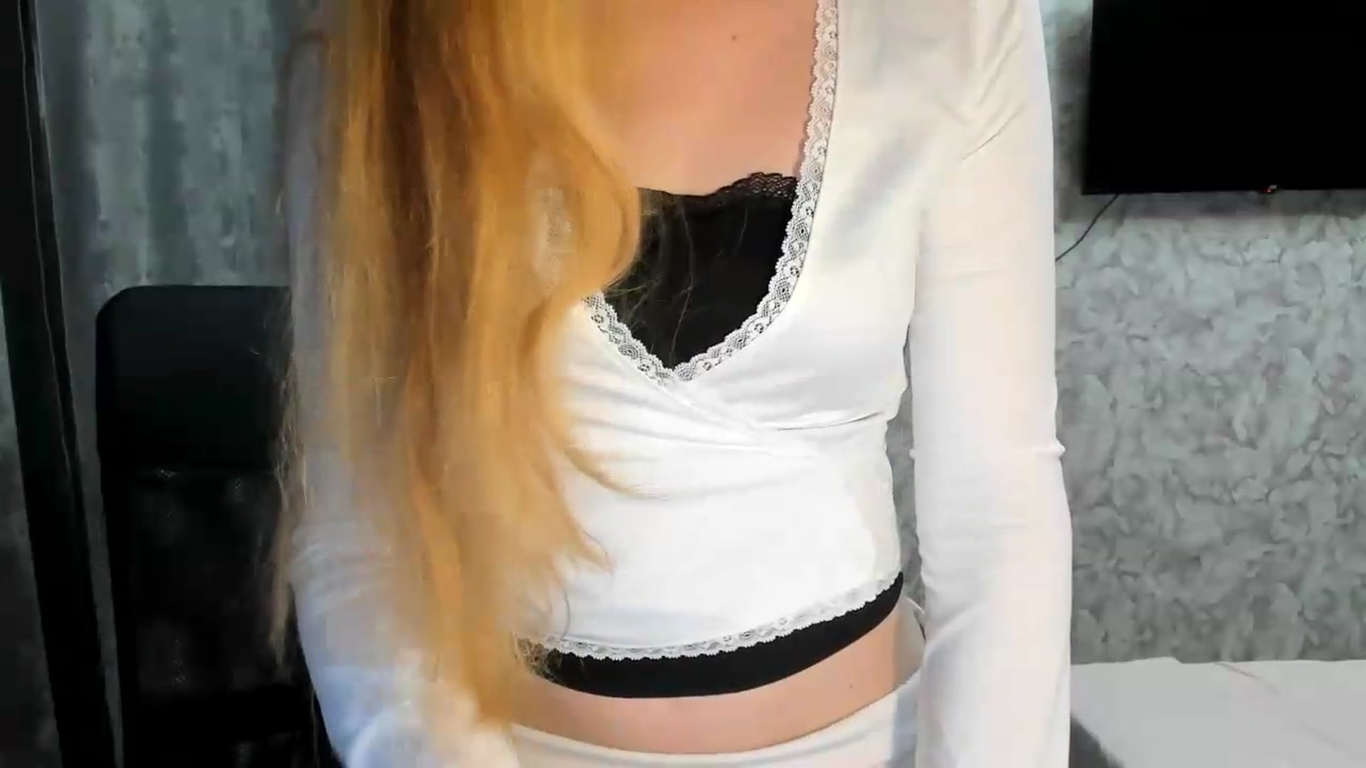 Gallery image thumbnail from Ilona_Here's myfreecams stream on, 06/05/2026, 19:20 image 14 of 20