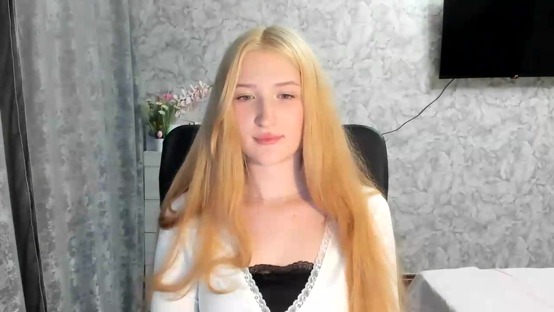 Gallery image thumbnail from Ilona_Here's myfreecams stream on, 06/05/2026, 19:20 image 20 of 20