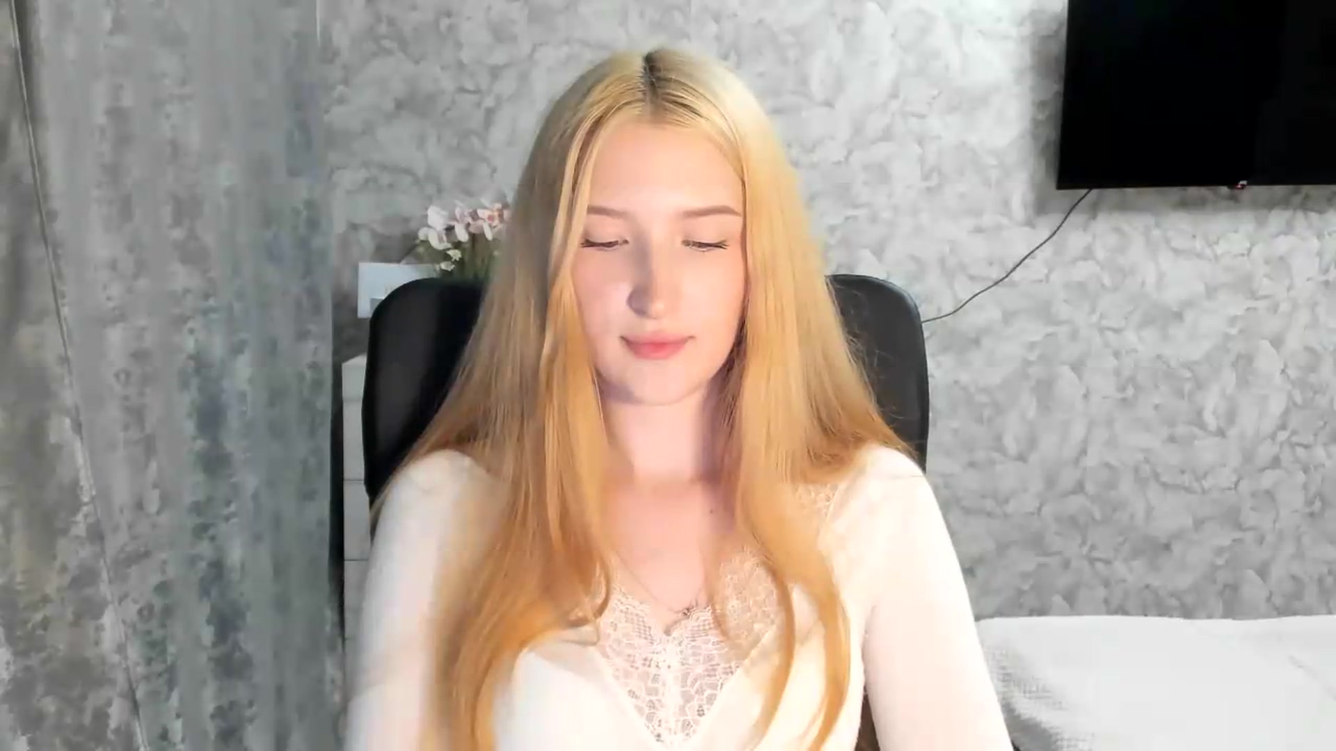 Gallery image thumbnail from Ilona_Here's myfreecams stream on, 06/18/2026, 19:03 image 19 of 20