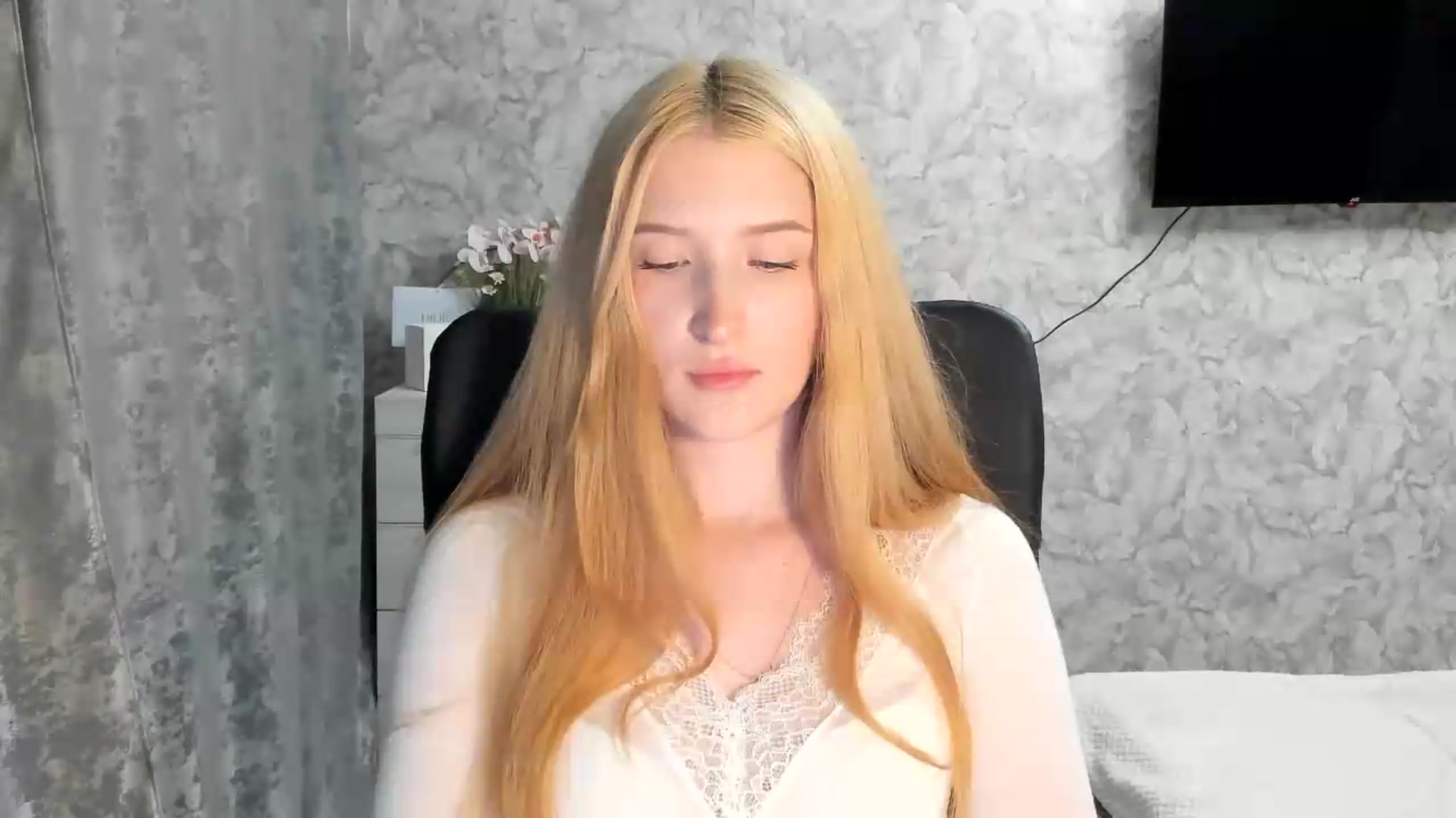 Gallery image thumbnail from Ilona_Here's myfreecams stream on, 06/18/2026, 19:03 image 15 of 20