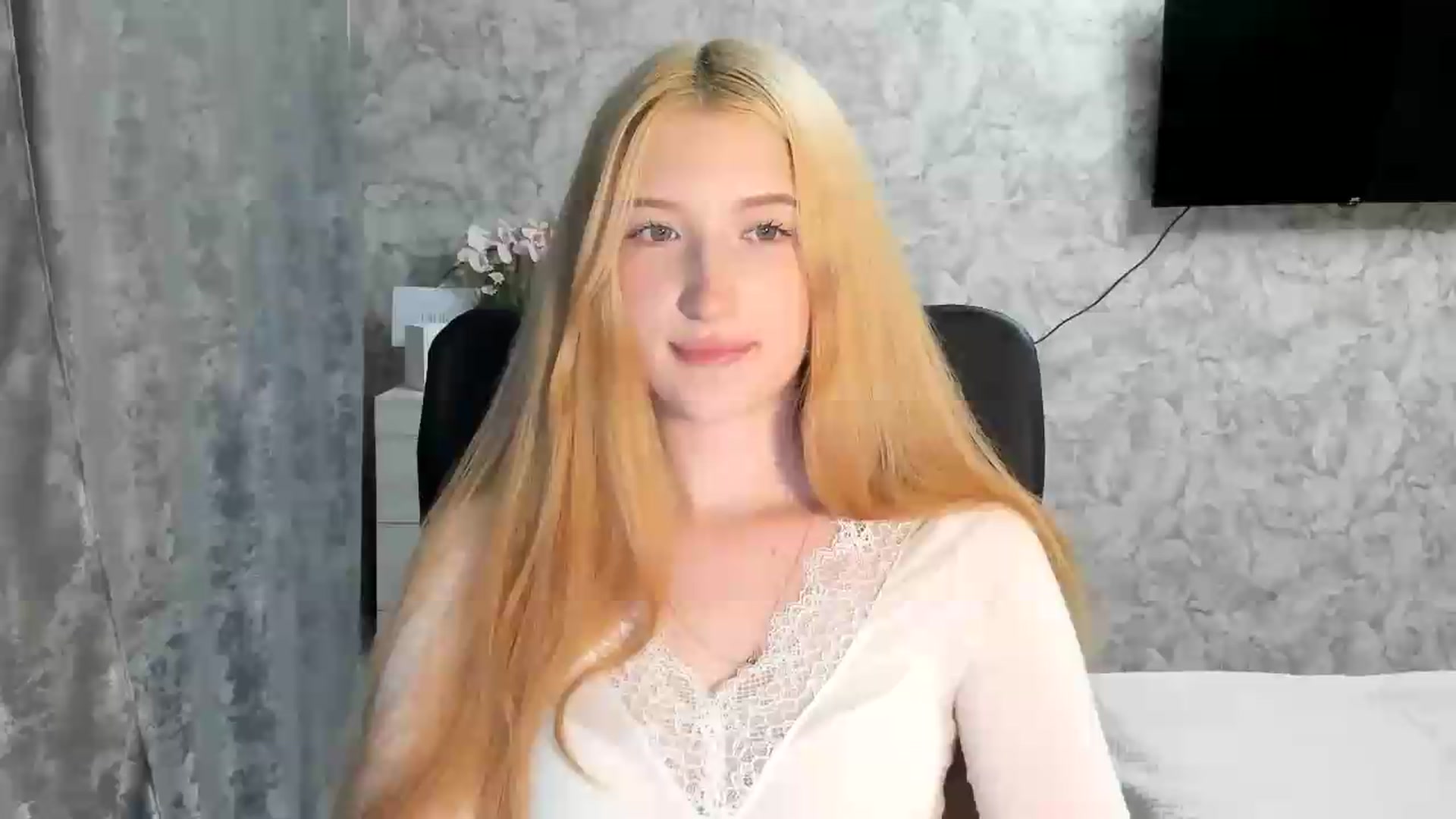 Gallery image thumbnail from Ilona_Here's myfreecams stream on, 06/18/2026, 19:03 image 7 of 20