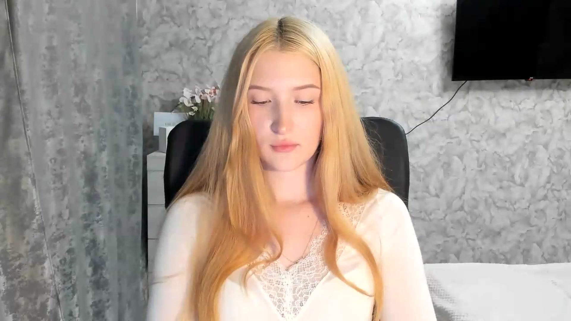 Gallery image thumbnail from Ilona_Here's myfreecams stream on, 06/18/2026, 19:03 image 14 of 20