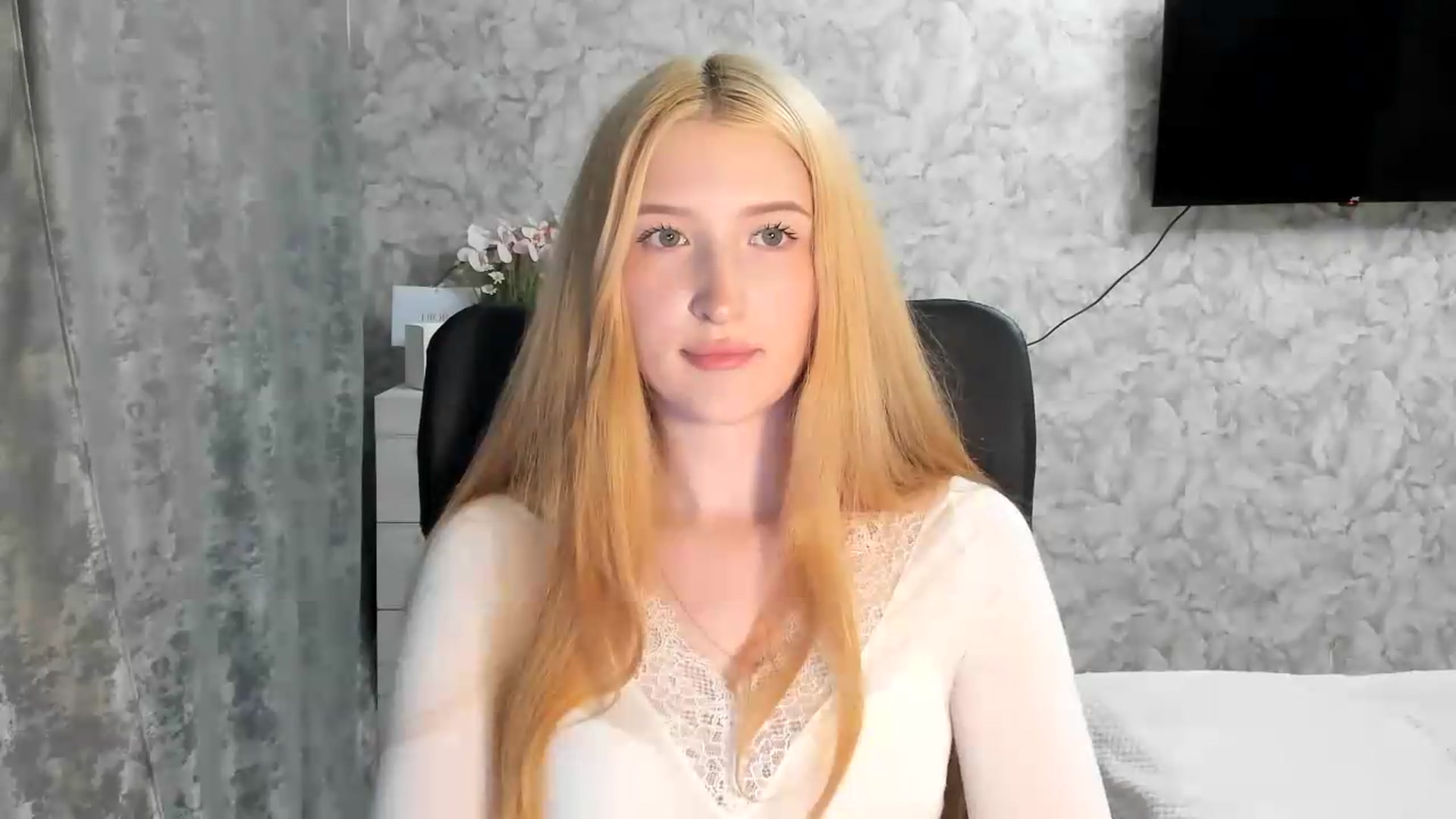 Gallery image thumbnail from Ilona_Here's myfreecams stream on, 06/18/2026, 19:03 image 18 of 20