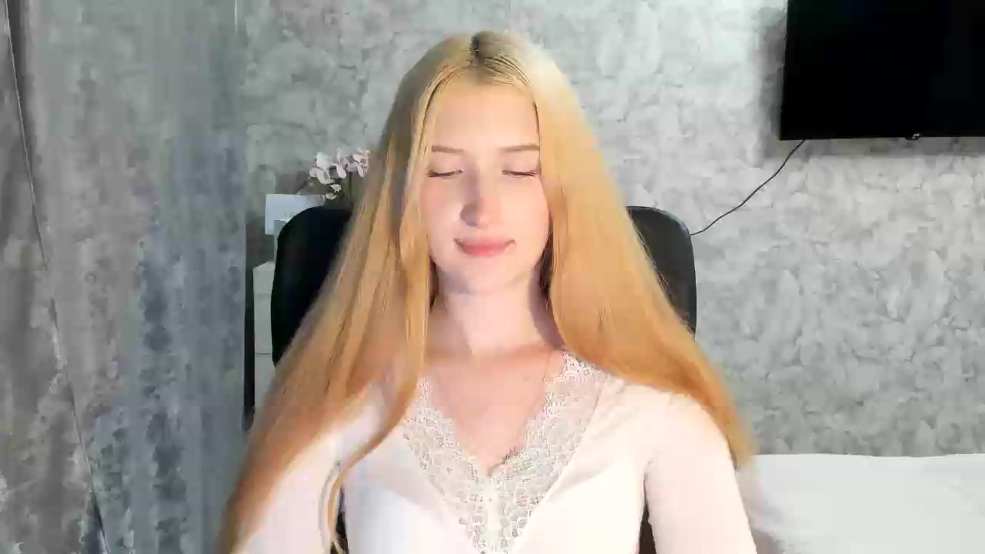Gallery image thumbnail from Ilona_Here's myfreecams stream on, 06/18/2026, 19:03 image 1 of 20