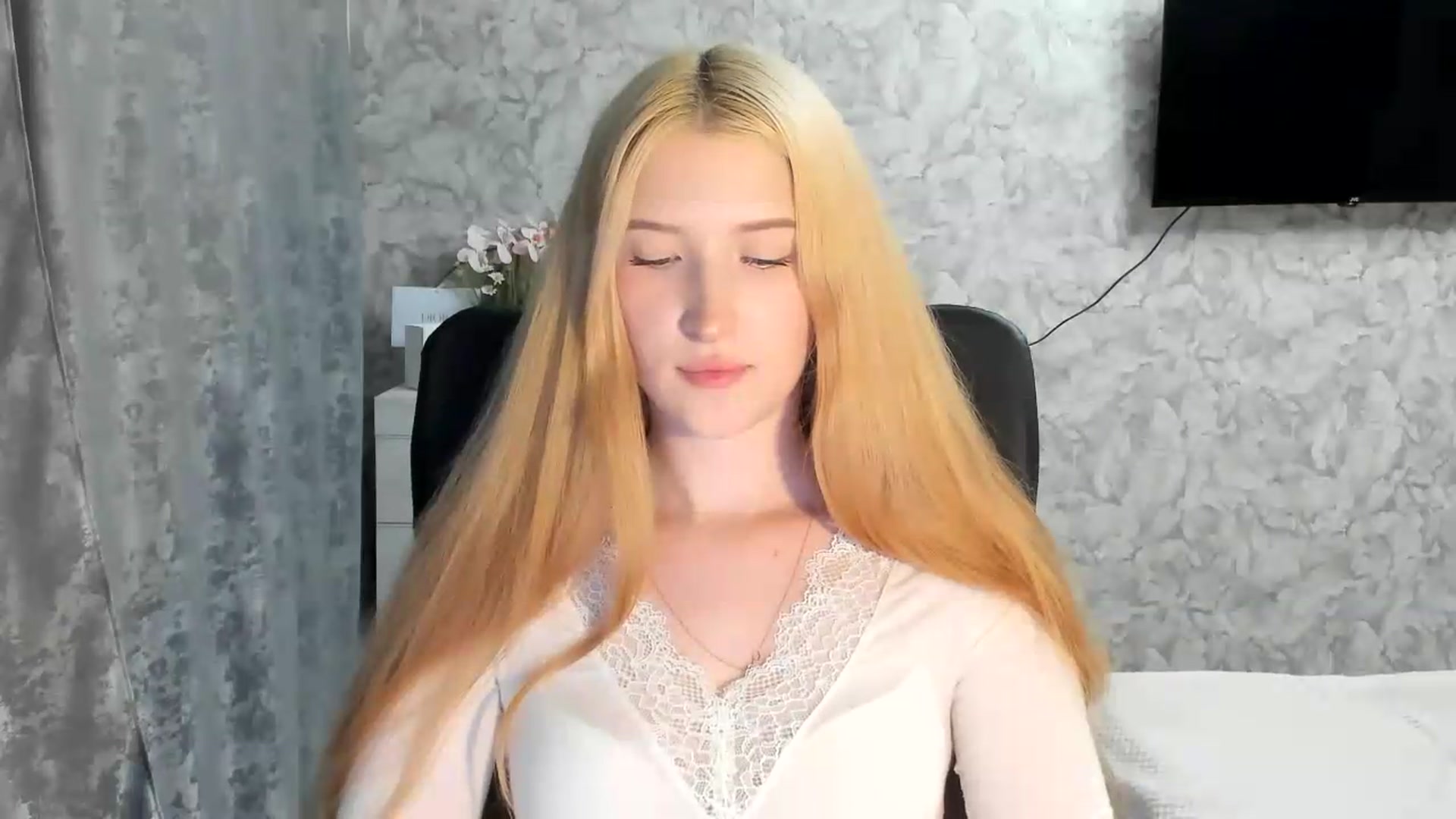 Gallery image thumbnail from Ilona_Here's myfreecams stream on, 06/18/2026, 19:03 image 2 of 20