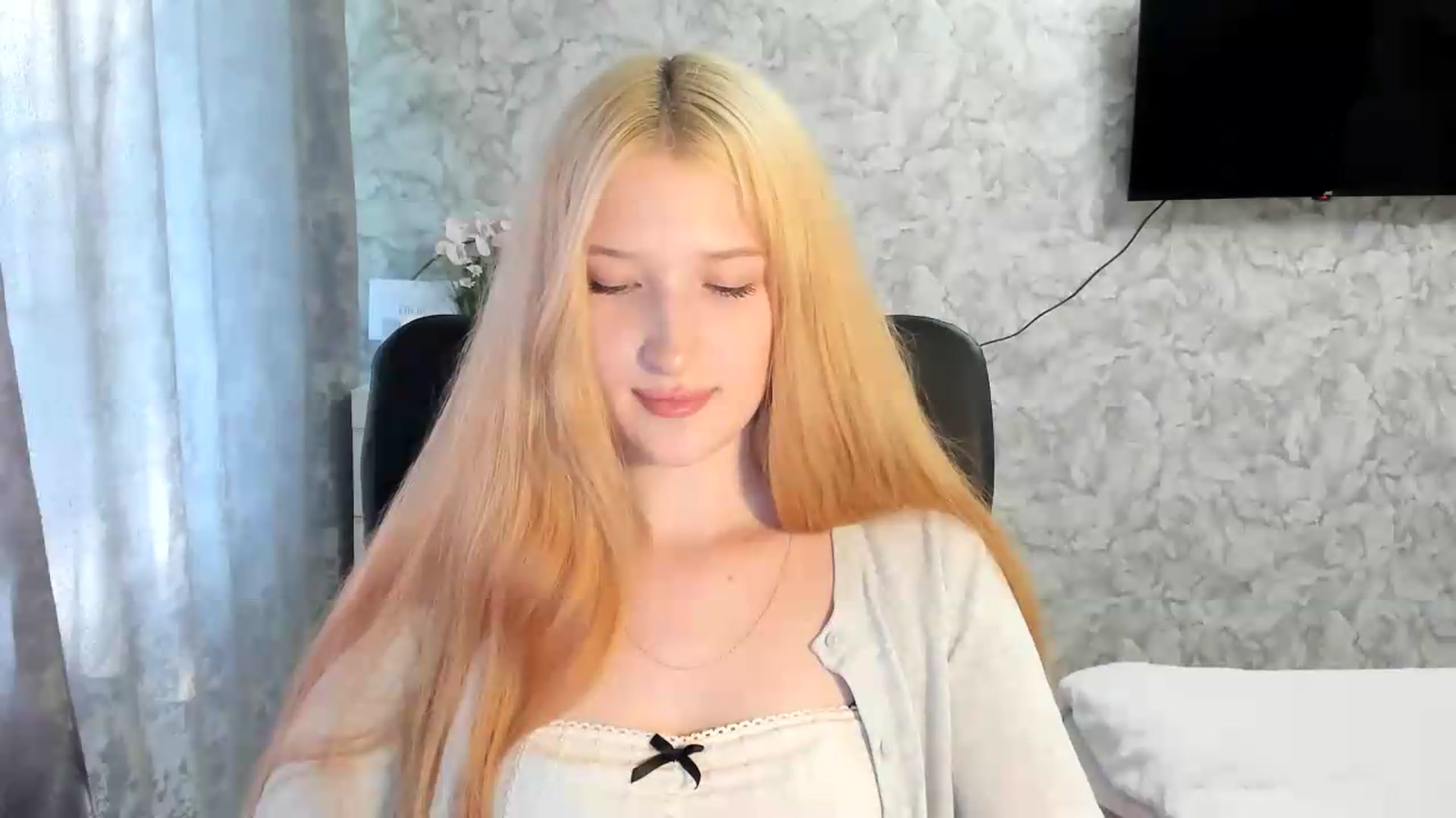 Gallery image thumbnail from Ilona_Here's myfreecams stream on, 06/19/2026, 14:58 image 15 of 20