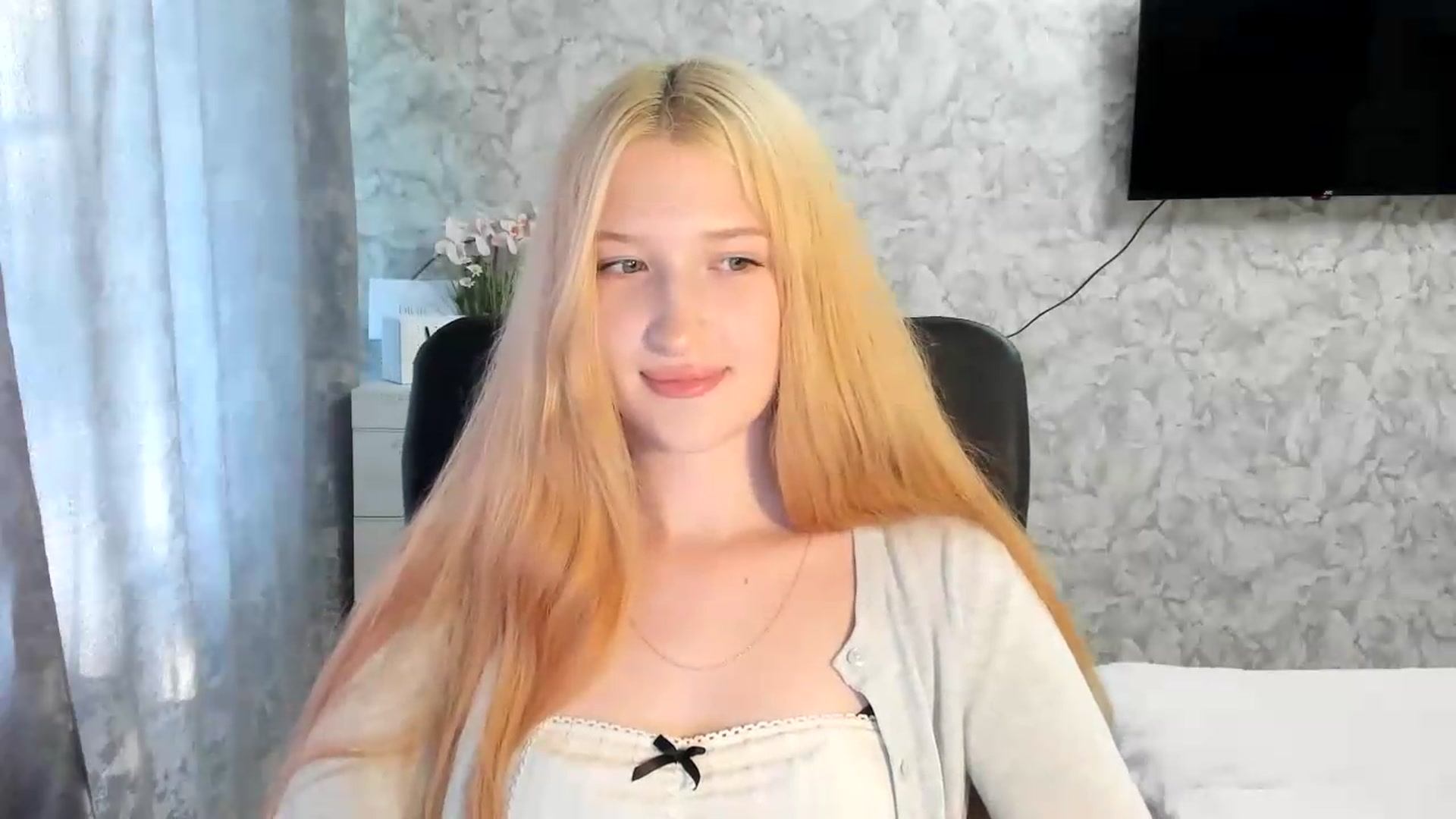 Gallery image thumbnail from Ilona_Here's myfreecams stream on, 06/19/2026, 14:58 image 17 of 20
