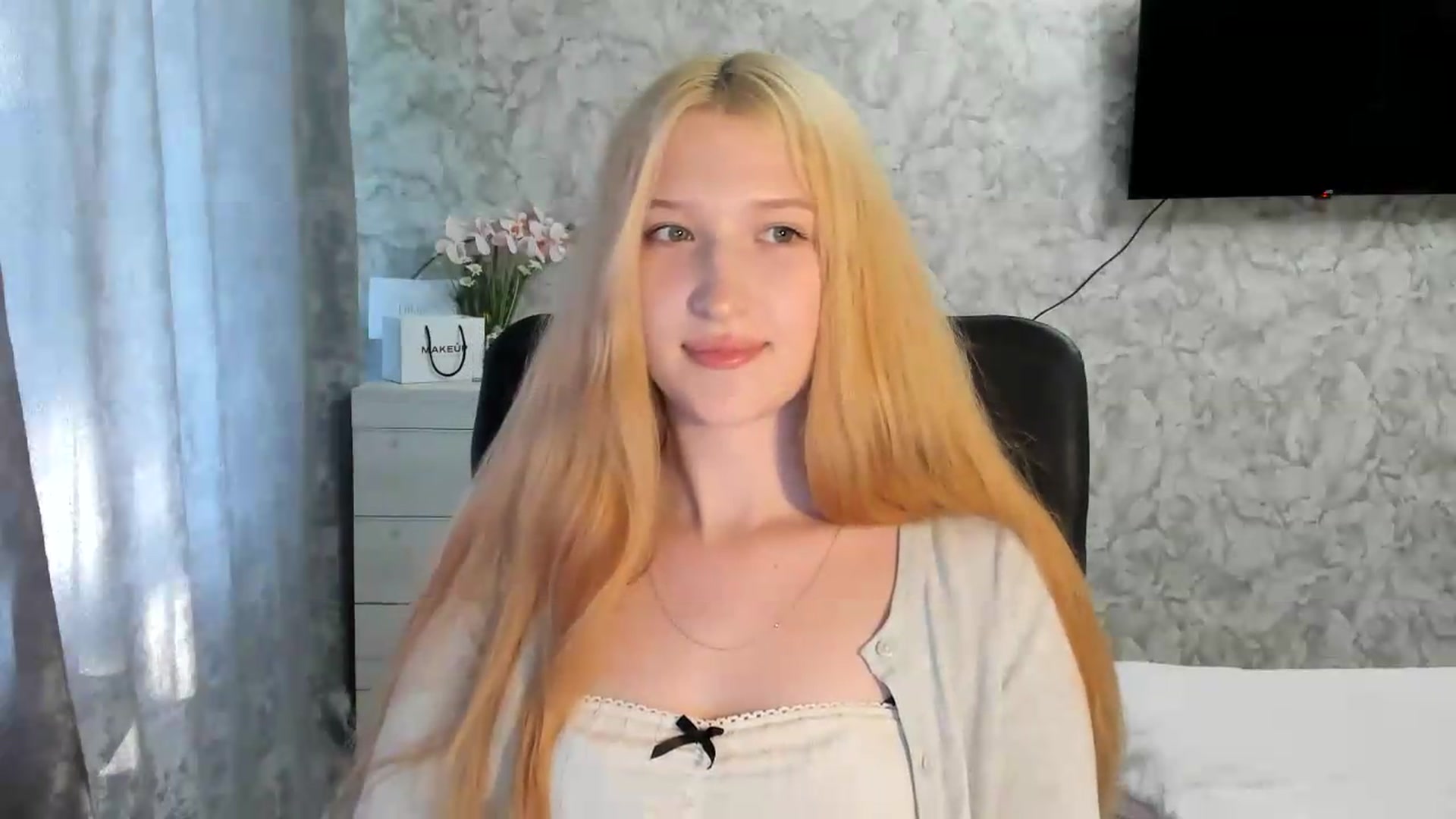 Gallery image thumbnail from Ilona_Here's myfreecams stream on, 06/19/2026, 14:58 image 20 of 20