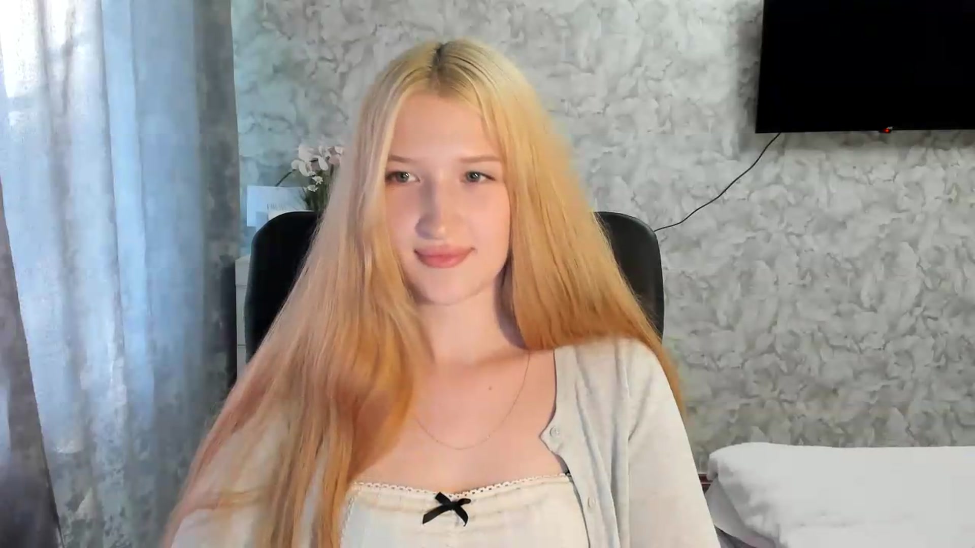 Gallery image thumbnail from Ilona_Here's myfreecams stream on, 06/19/2026, 14:58 image 12 of 20