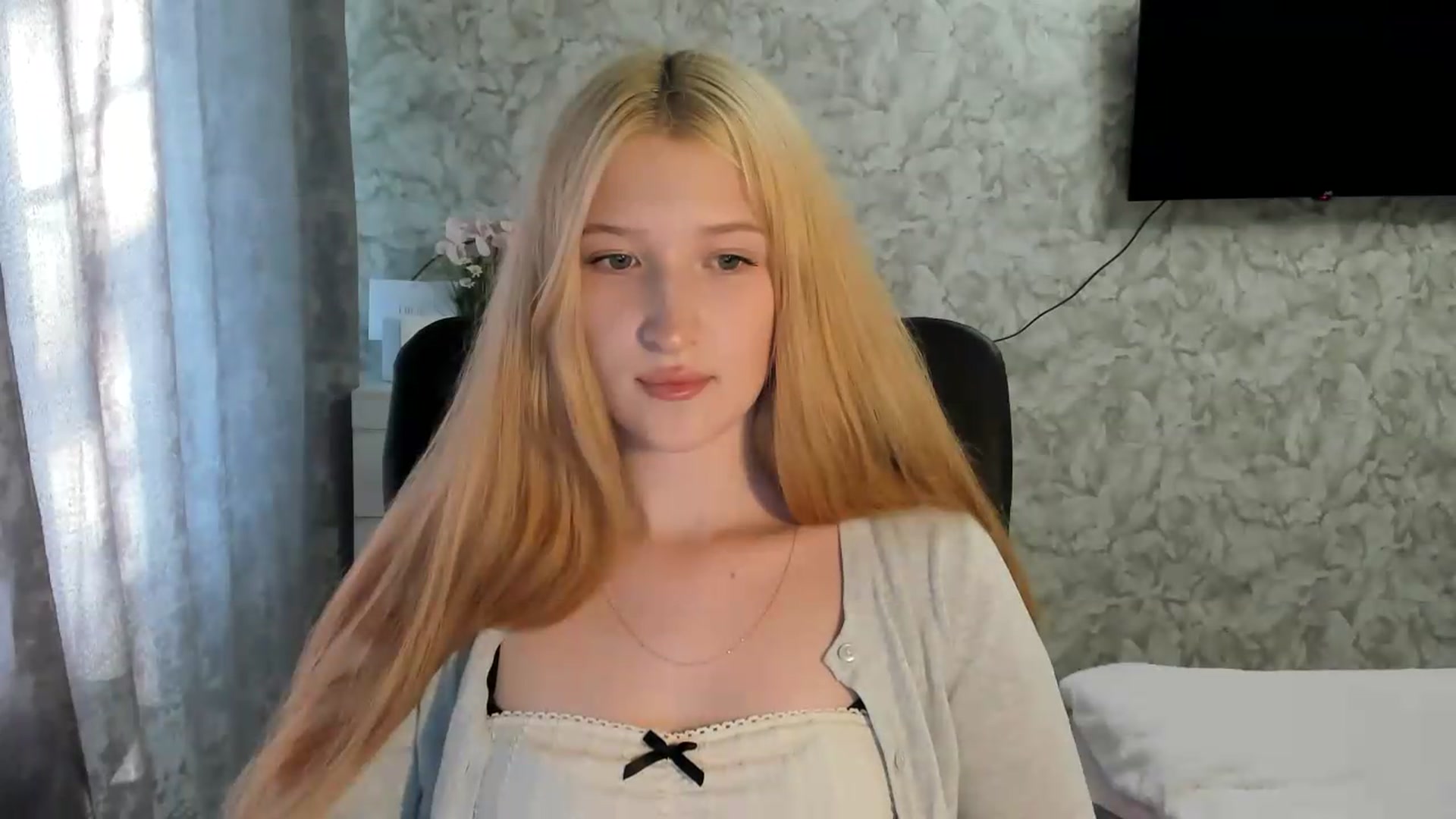 Gallery image thumbnail from Ilona_Here's myfreecams stream on, 06/19/2026, 14:58 image 3 of 20