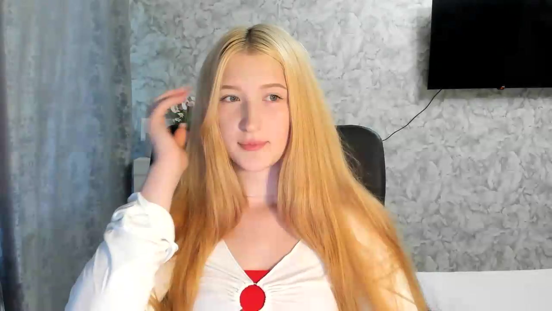 Gallery image thumbnail from Ilona_Here's myfreecams stream on, 06/21/2026, 17:27 image 16 of 20