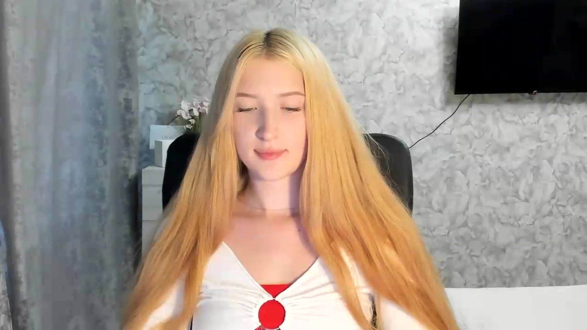 Gallery image thumbnail from Ilona_Here's myfreecams stream on, 06/21/2026, 17:27 image 20 of 20