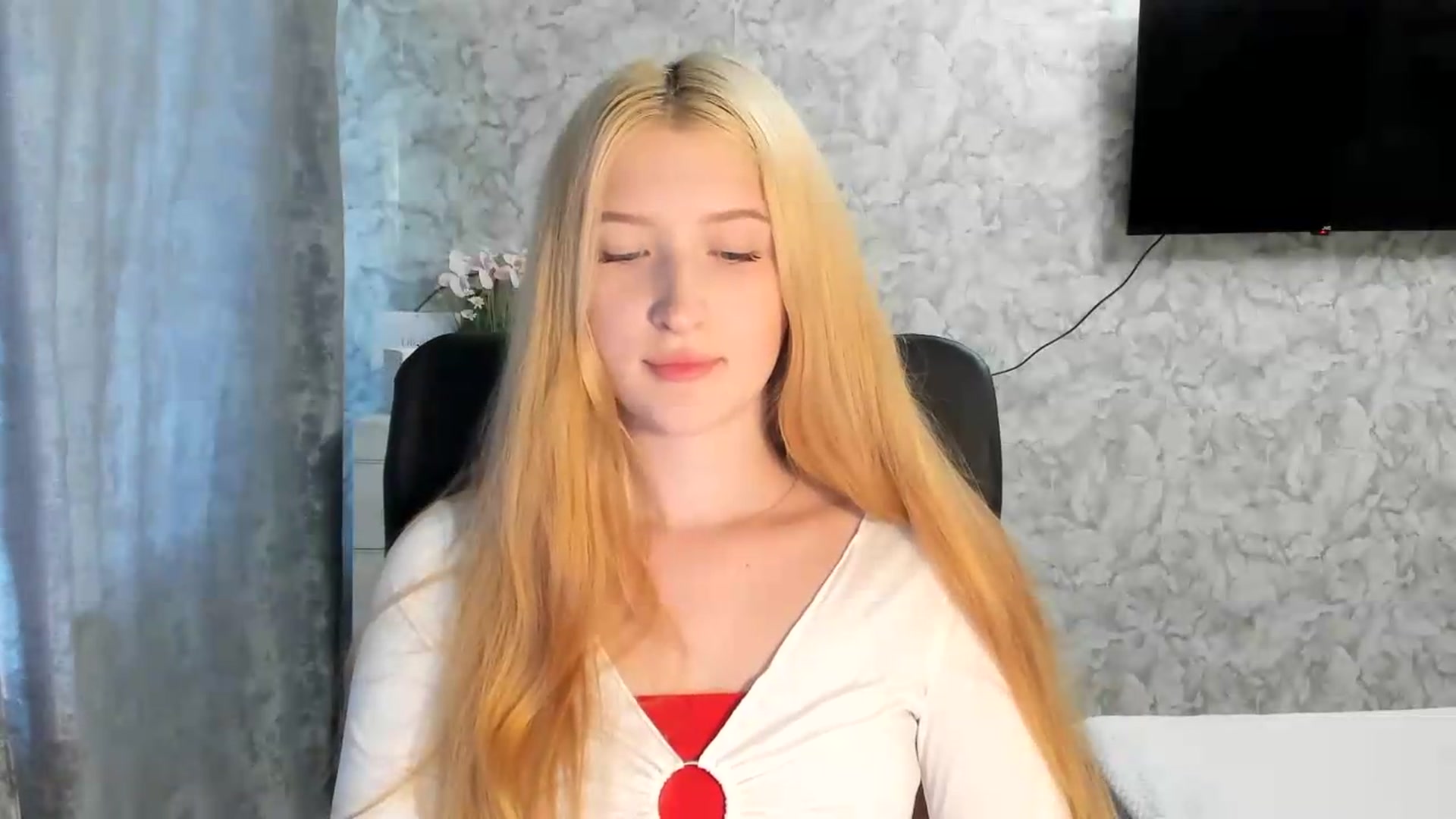 Gallery image thumbnail from Ilona_Here's myfreecams stream on, 06/21/2026, 17:27 image 3 of 20