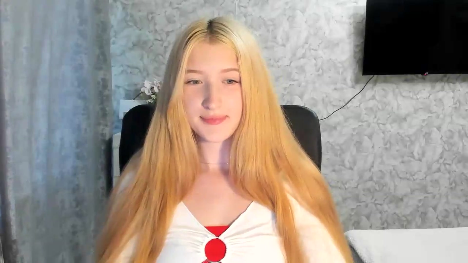 Gallery image thumbnail from Ilona_Here's myfreecams stream on, 06/21/2026, 17:27 image 15 of 20