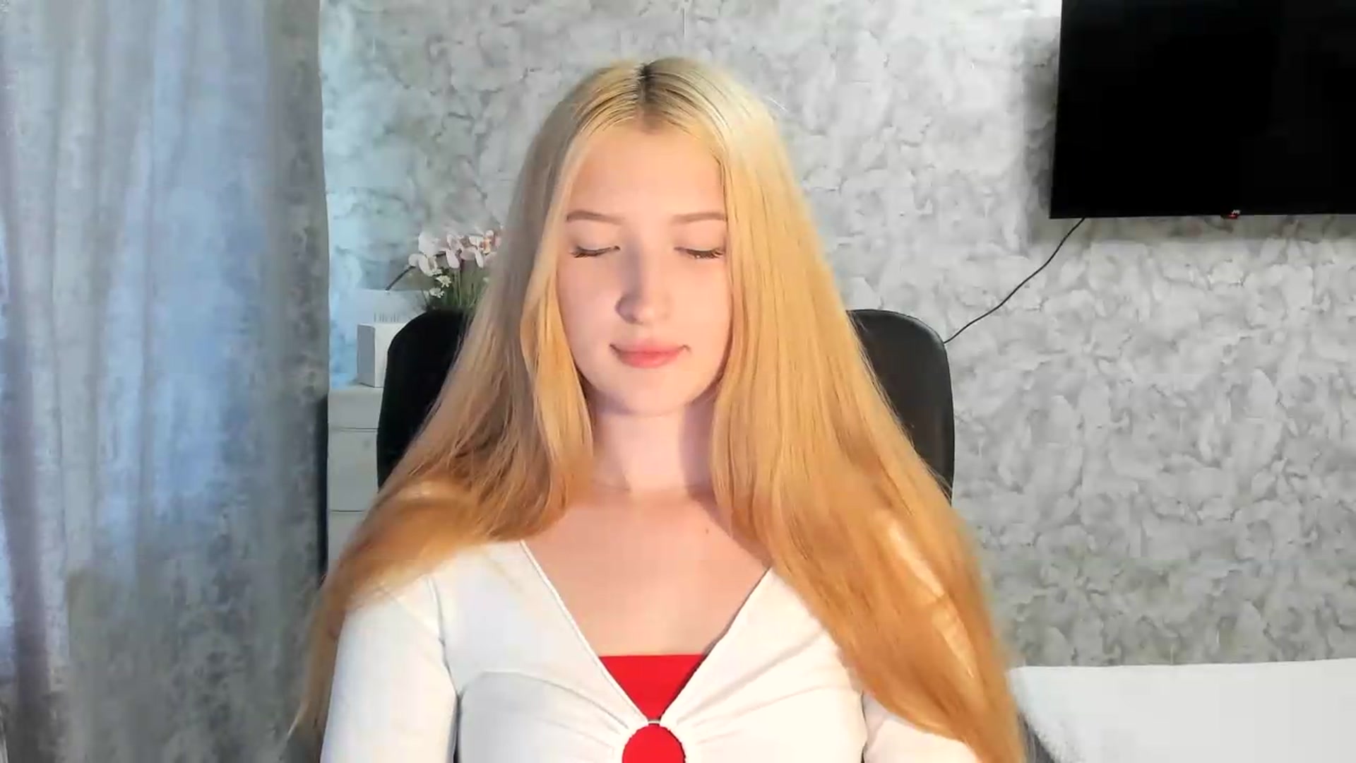Gallery image thumbnail from Ilona_Here's myfreecams stream on, 06/21/2026, 17:27 image 6 of 20