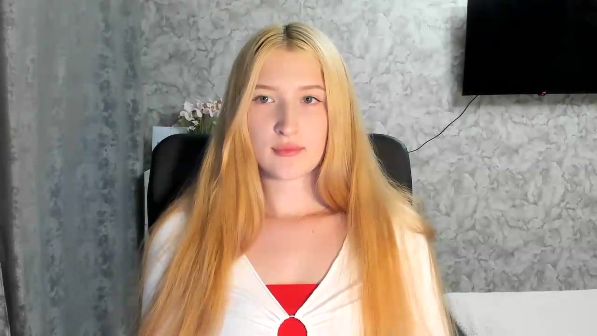 Gallery image thumbnail from Ilona_Here's myfreecams stream on, 06/21/2026, 18:06 image 2 of 20