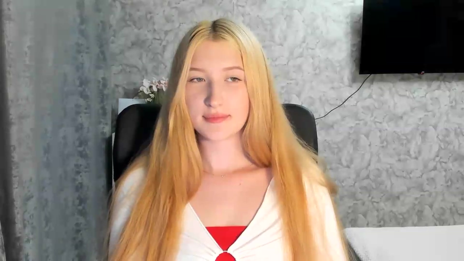 Gallery image thumbnail from Ilona_Here's myfreecams stream on, 06/21/2026, 18:06 image 5 of 20