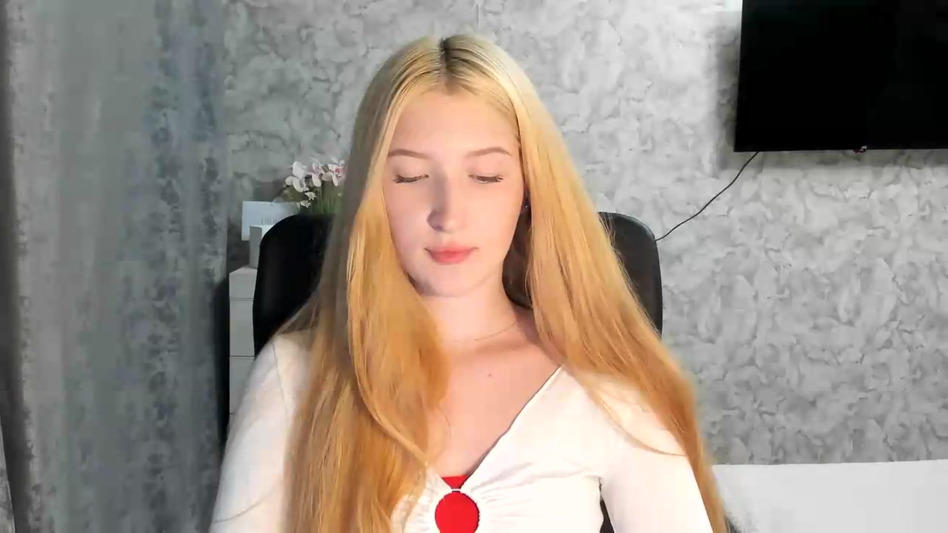 Gallery image thumbnail from Ilona_Here's myfreecams stream on, 06/21/2026, 18:06 image 17 of 20
