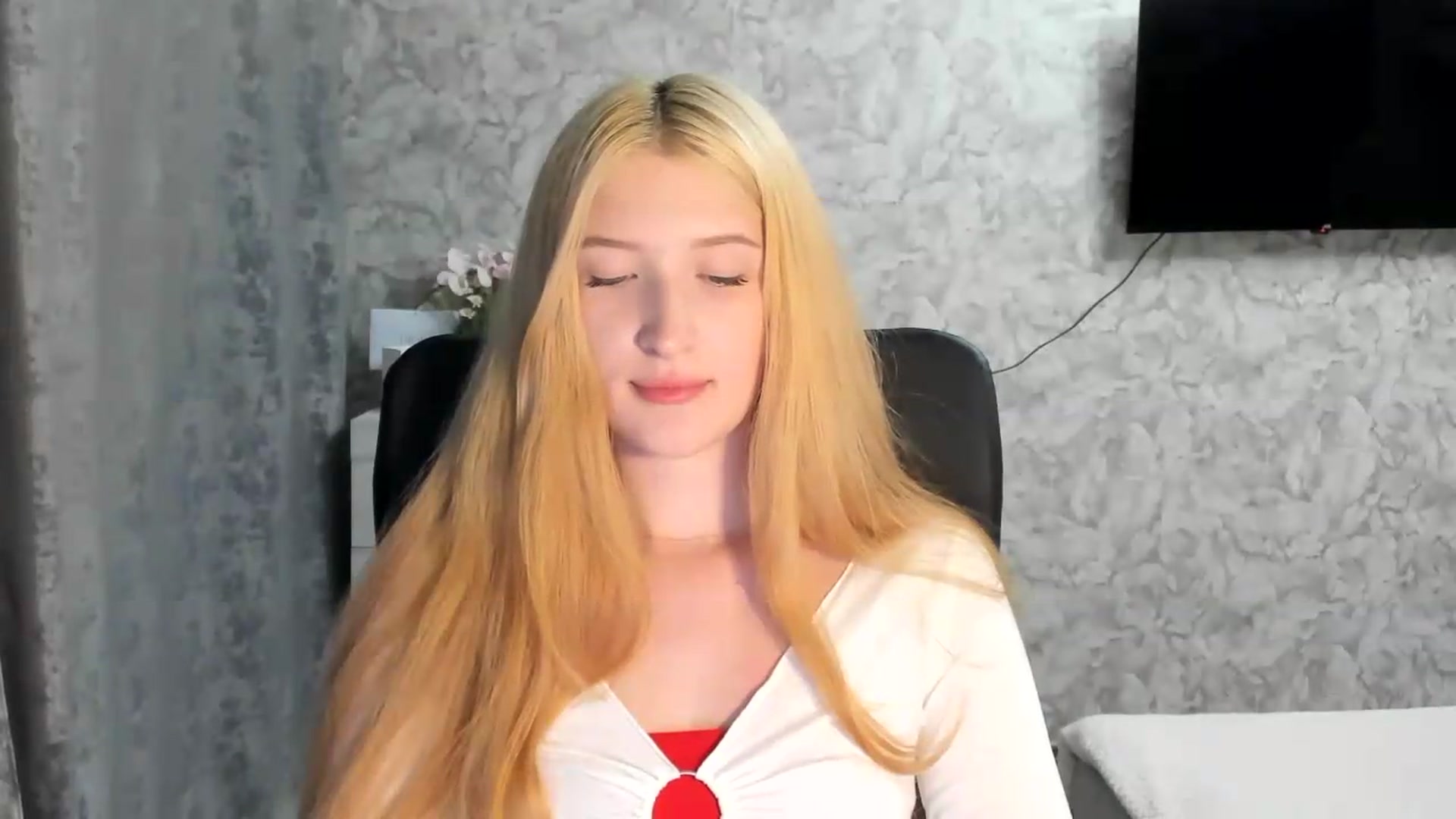 Gallery image thumbnail from Ilona_Here's myfreecams stream on, 06/21/2026, 18:51 image 4 of 20