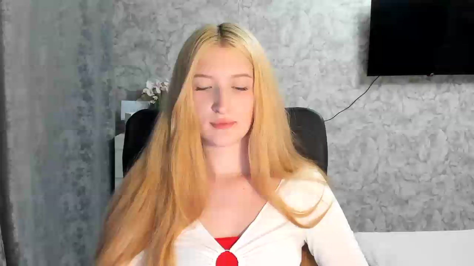 Gallery image thumbnail from Ilona_Here's myfreecams stream on, 06/21/2026, 18:51 image 1 of 20