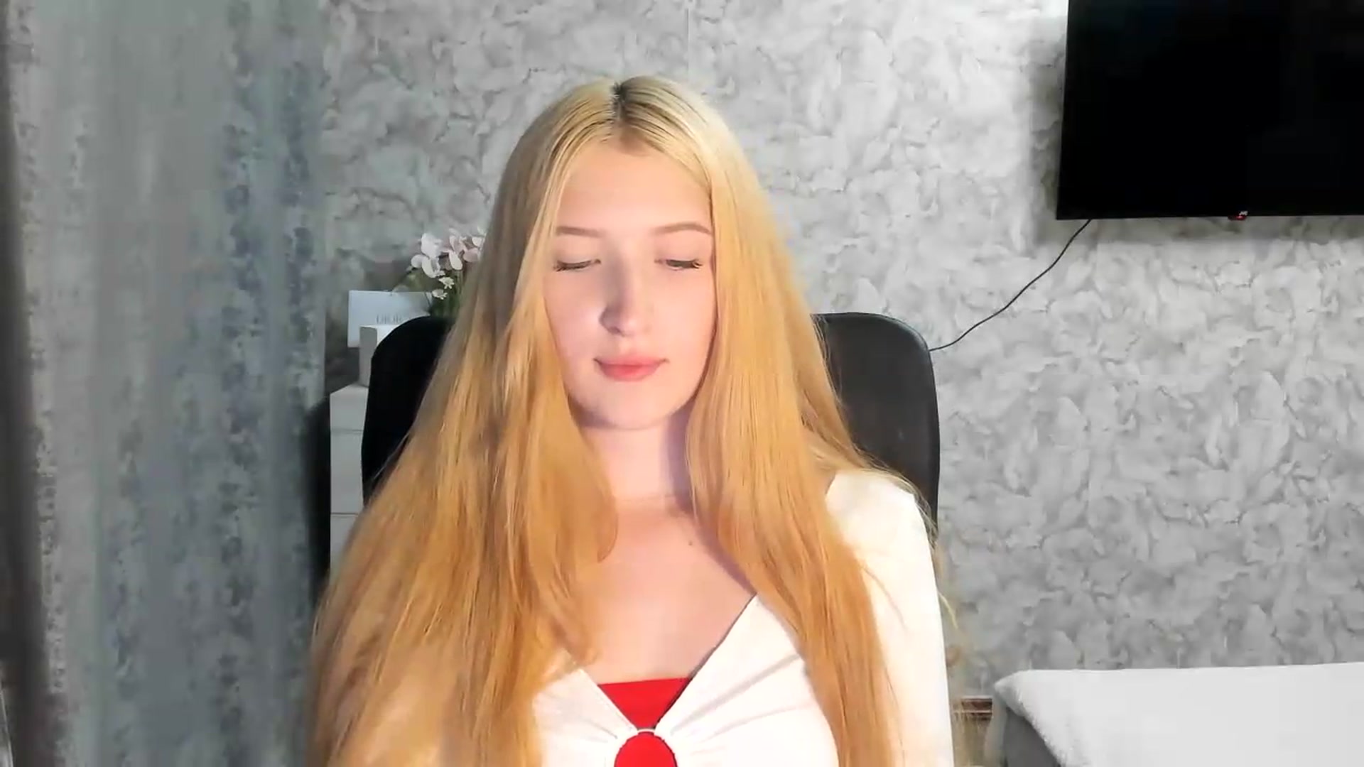 Gallery image thumbnail from Ilona_Here's myfreecams stream on, 06/21/2026, 18:51 image 20 of 20