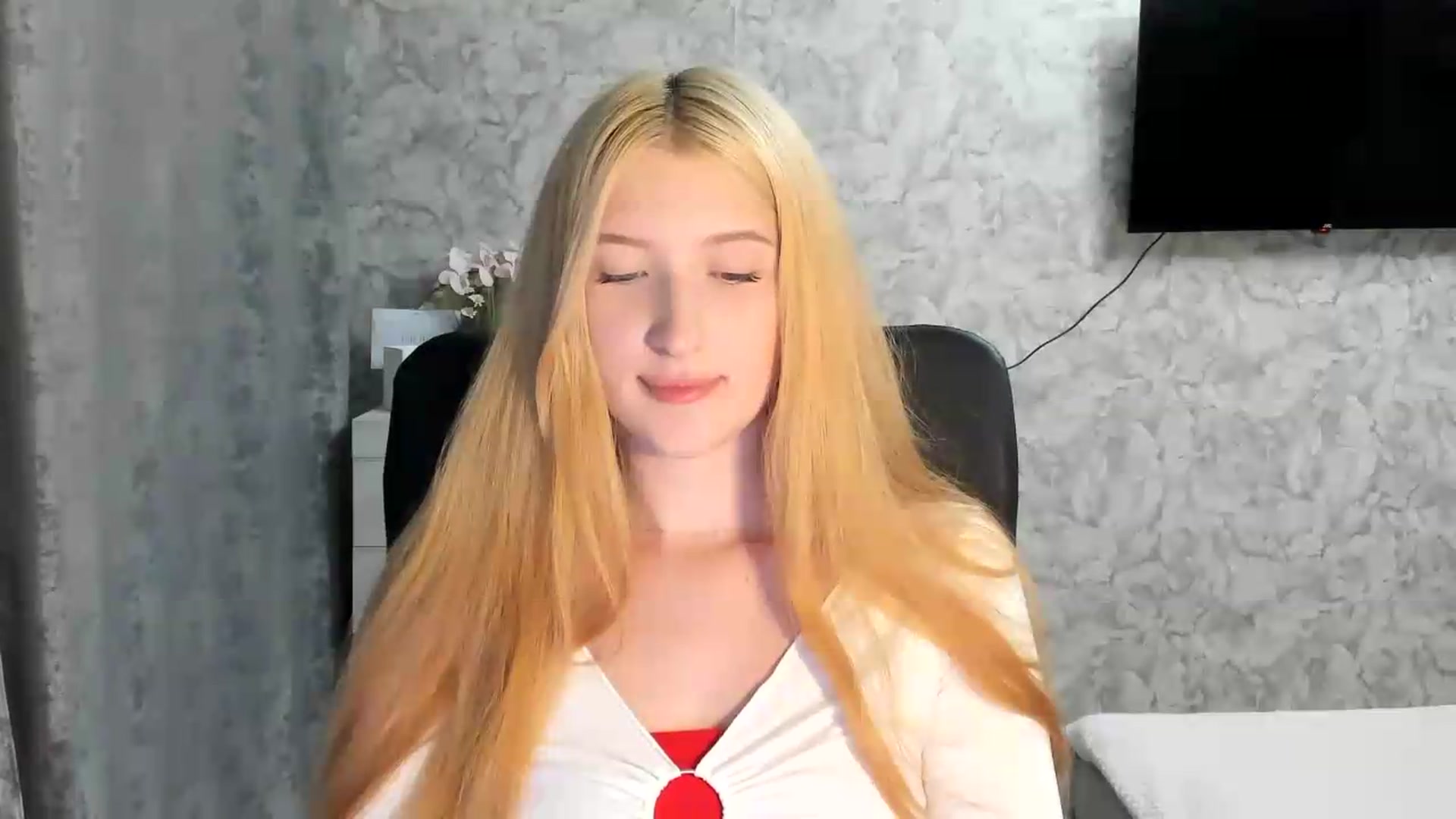Gallery image thumbnail from Ilona_Here's myfreecams stream on, 06/21/2026, 18:51 image 10 of 20