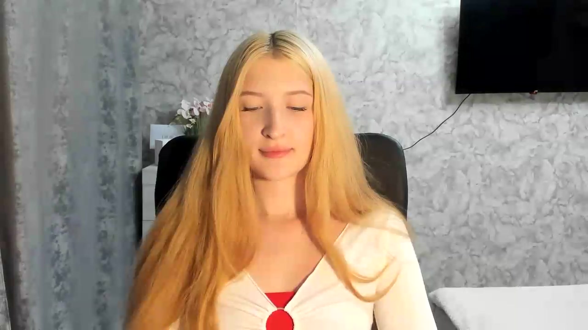 Gallery image thumbnail from Ilona_Here's myfreecams stream on, 06/21/2026, 18:51 image 2 of 20