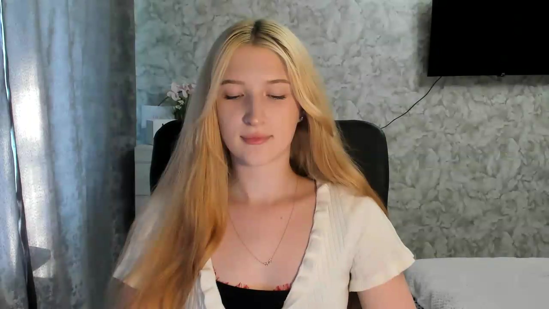 Gallery image thumbnail from Ilona_Here's myfreecams stream on, 06/24/2026, 16:35 image 2 of 20