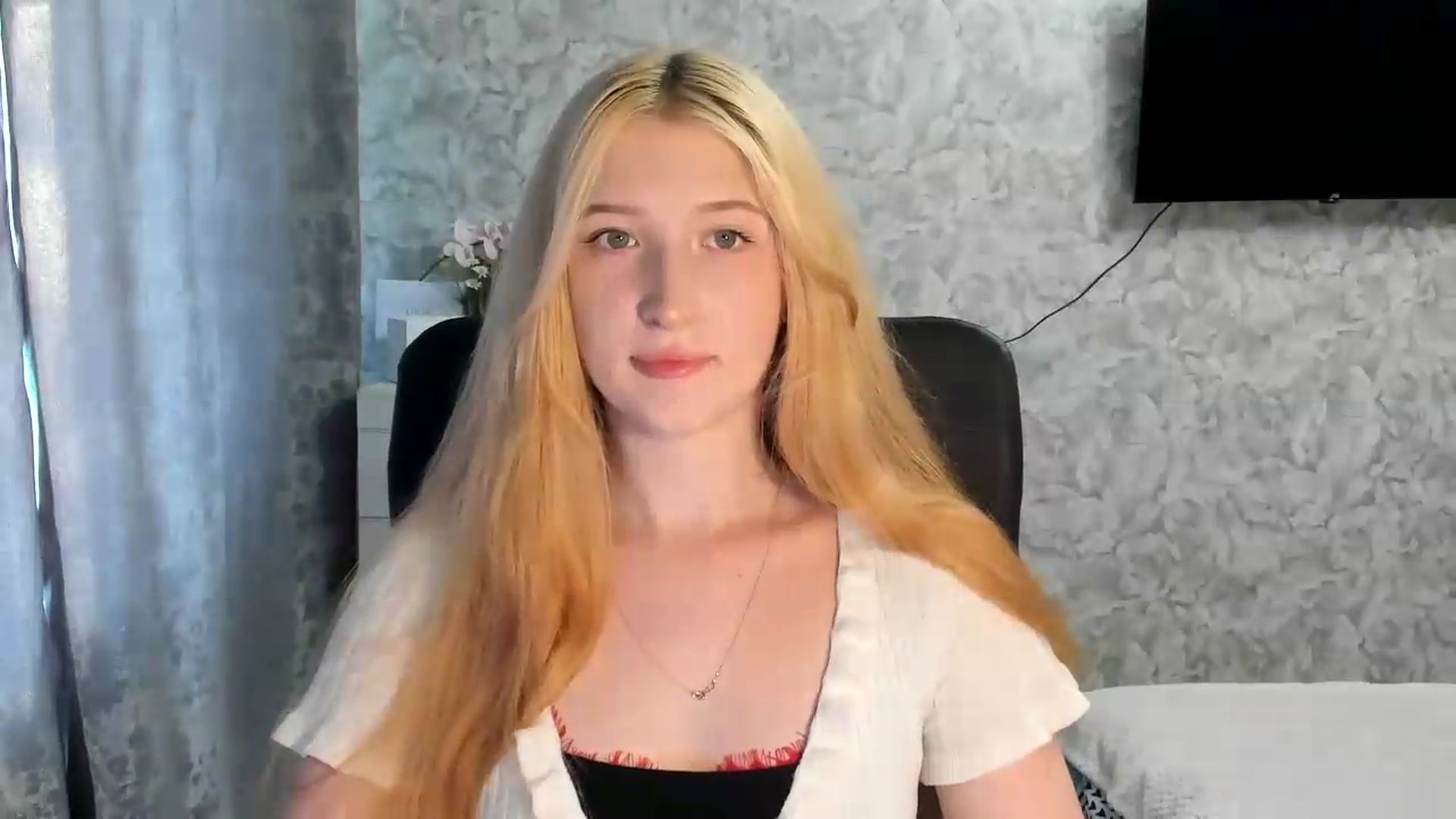 Gallery image thumbnail from Ilona_Here's myfreecams stream on, 06/24/2026, 16:35 image 7 of 20