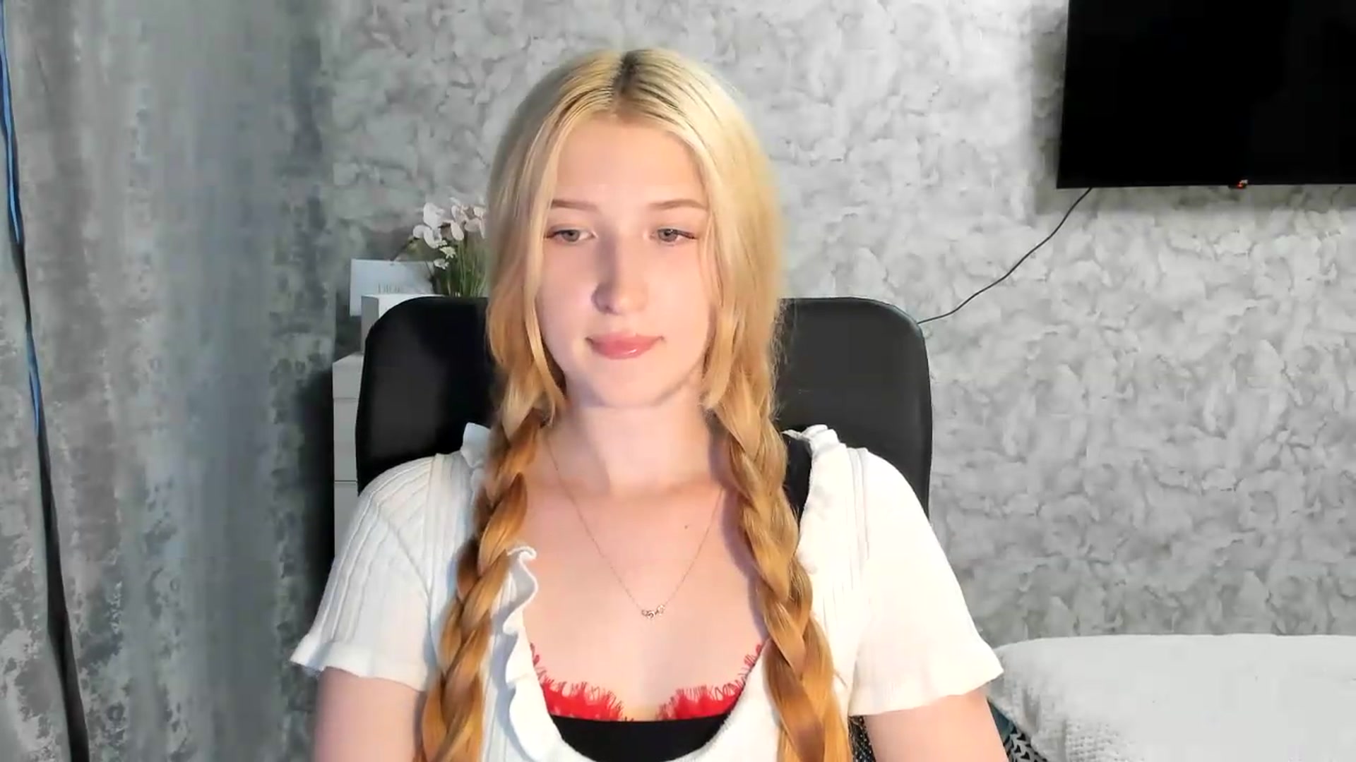 Gallery image thumbnail from Ilona_Here's myfreecams stream on, 06/24/2026, 17:48 image 9 of 20