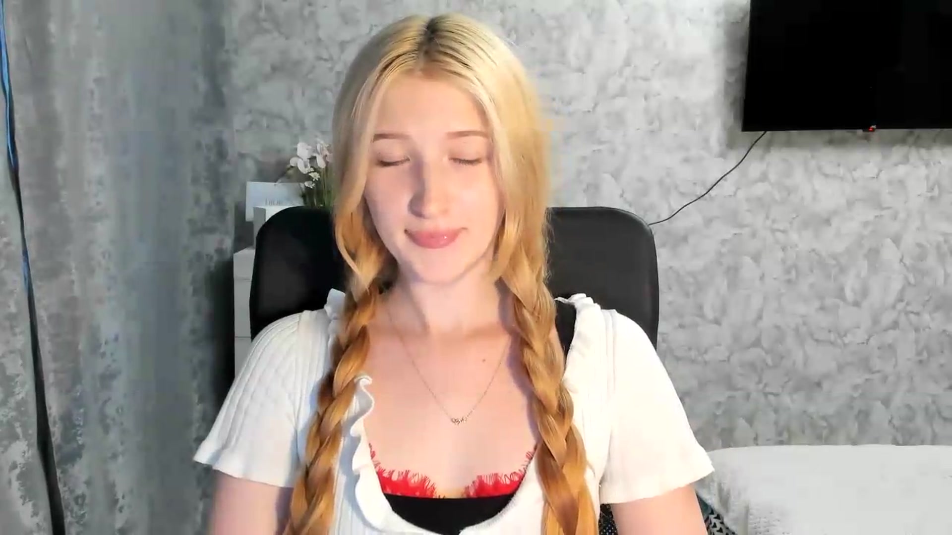 Gallery image thumbnail from Ilona_Here's myfreecams stream on, 06/24/2026, 17:48 image 6 of 20