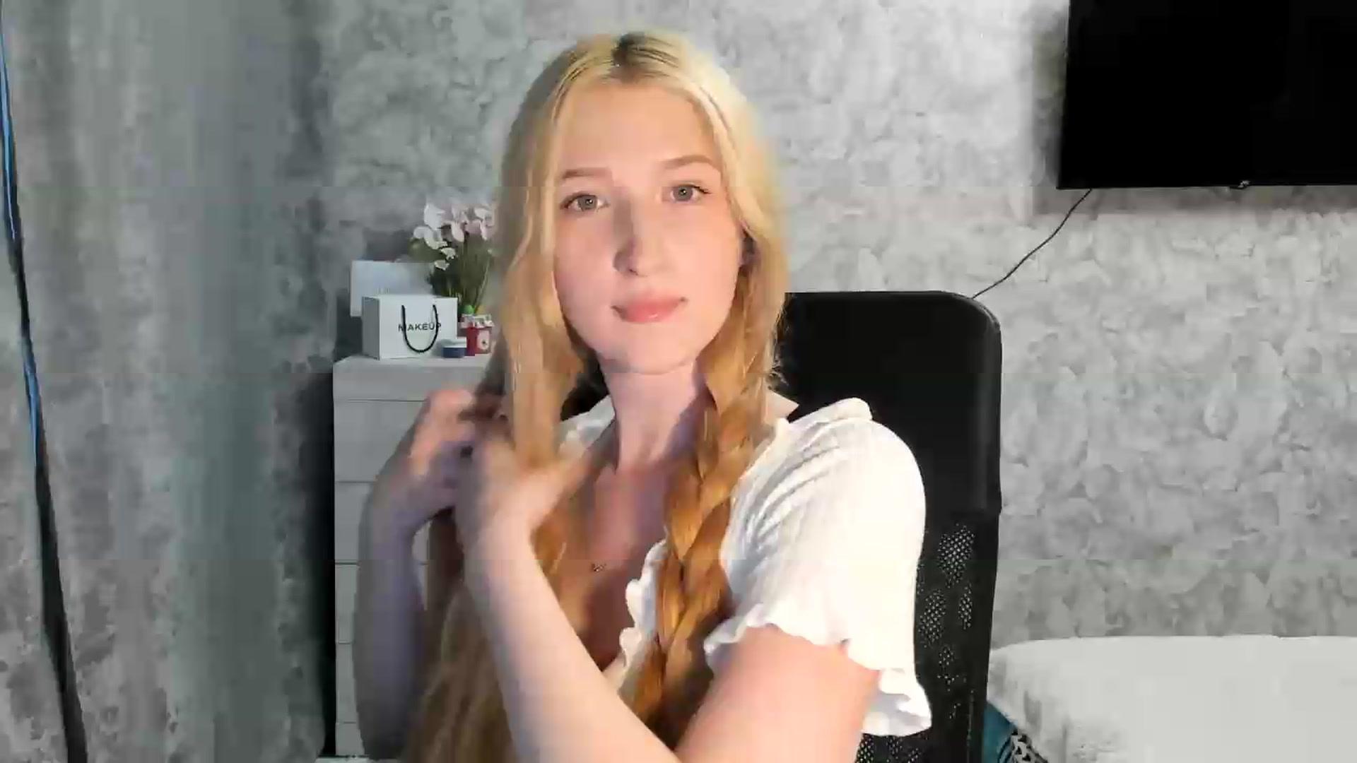 Gallery image thumbnail from Ilona_Here's myfreecams stream on, 06/24/2026, 17:48 image 4 of 20