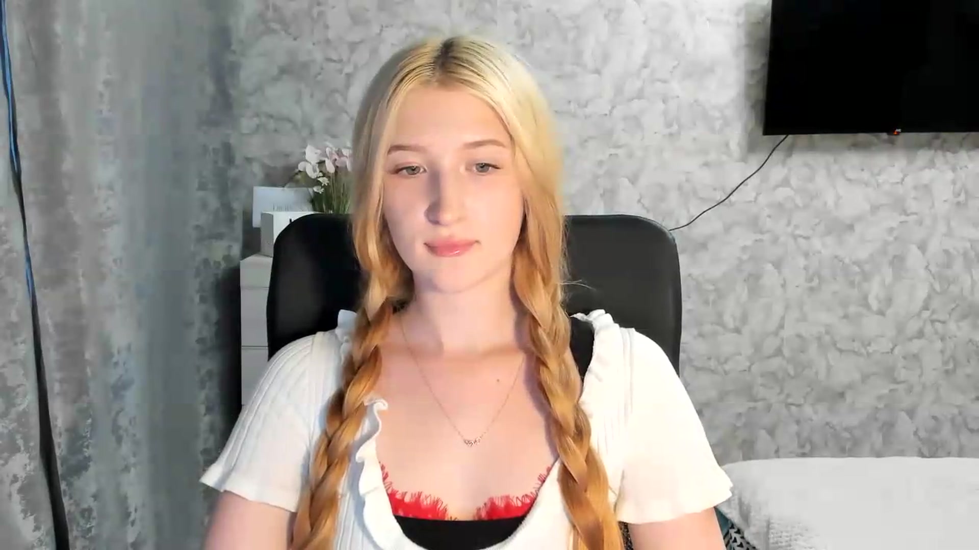 Gallery image thumbnail from Ilona_Here's myfreecams stream on, 06/24/2026, 17:48 image 12 of 20