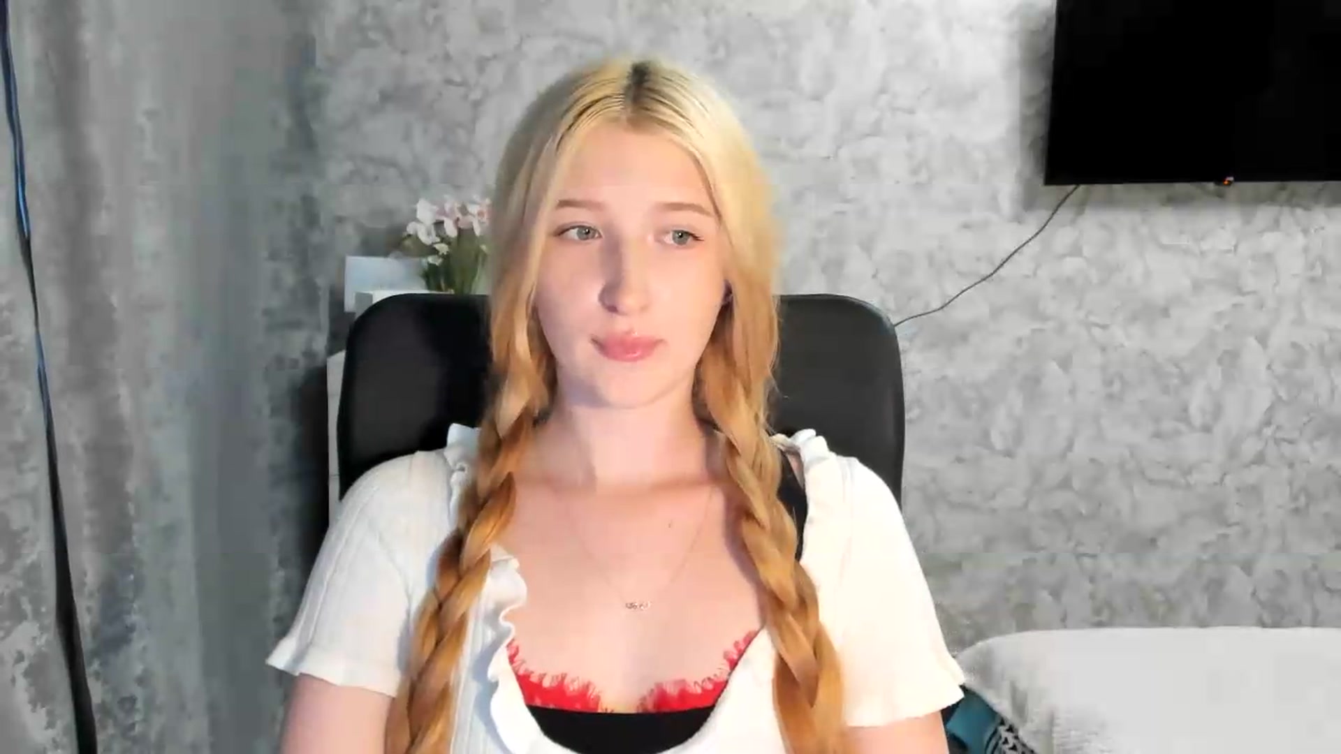 Gallery image thumbnail from Ilona_Here's myfreecams stream on, 06/24/2026, 17:48 image 20 of 20