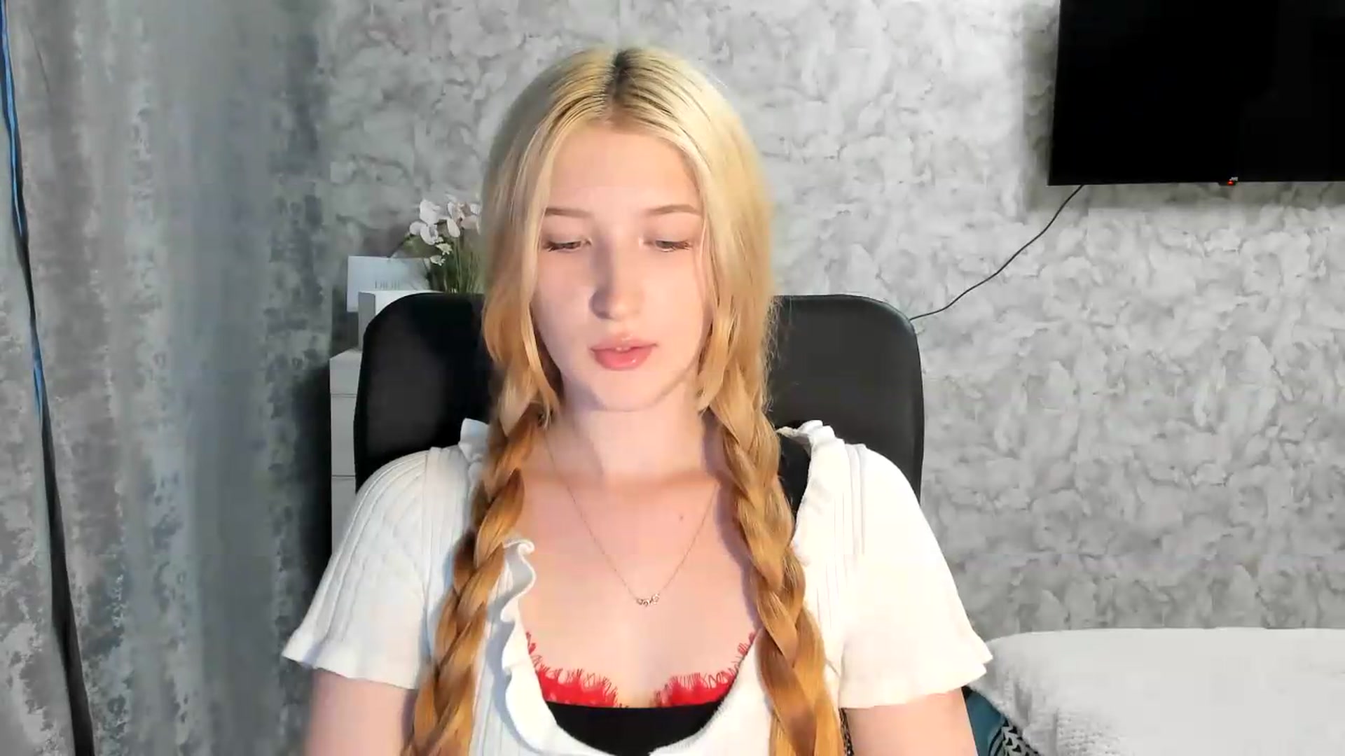 Gallery image thumbnail from Ilona_Here's myfreecams stream on, 06/24/2026, 17:48 image 8 of 20