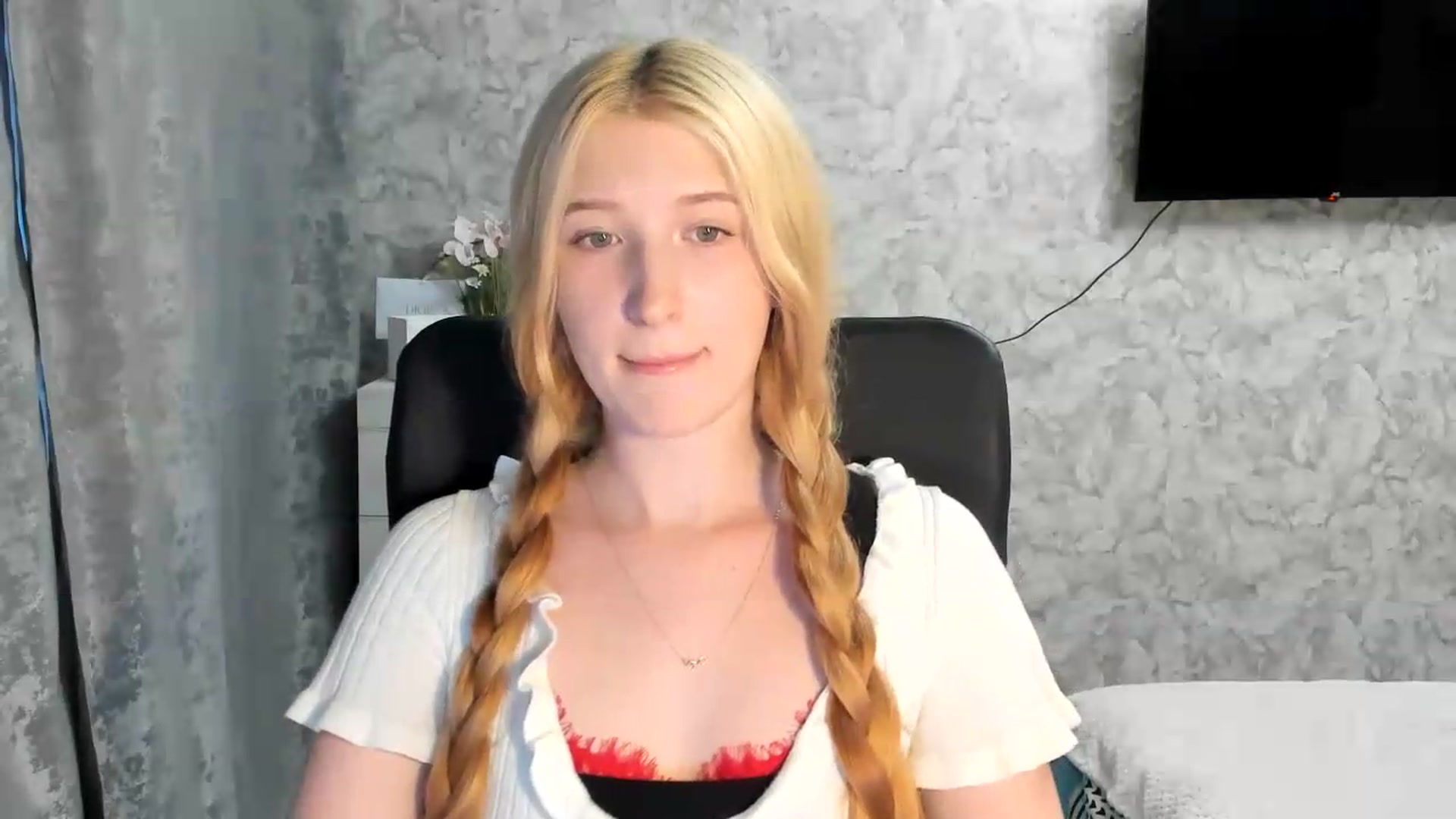 Gallery image thumbnail from Ilona_Here's myfreecams stream on, 06/24/2026, 17:48 image 11 of 20