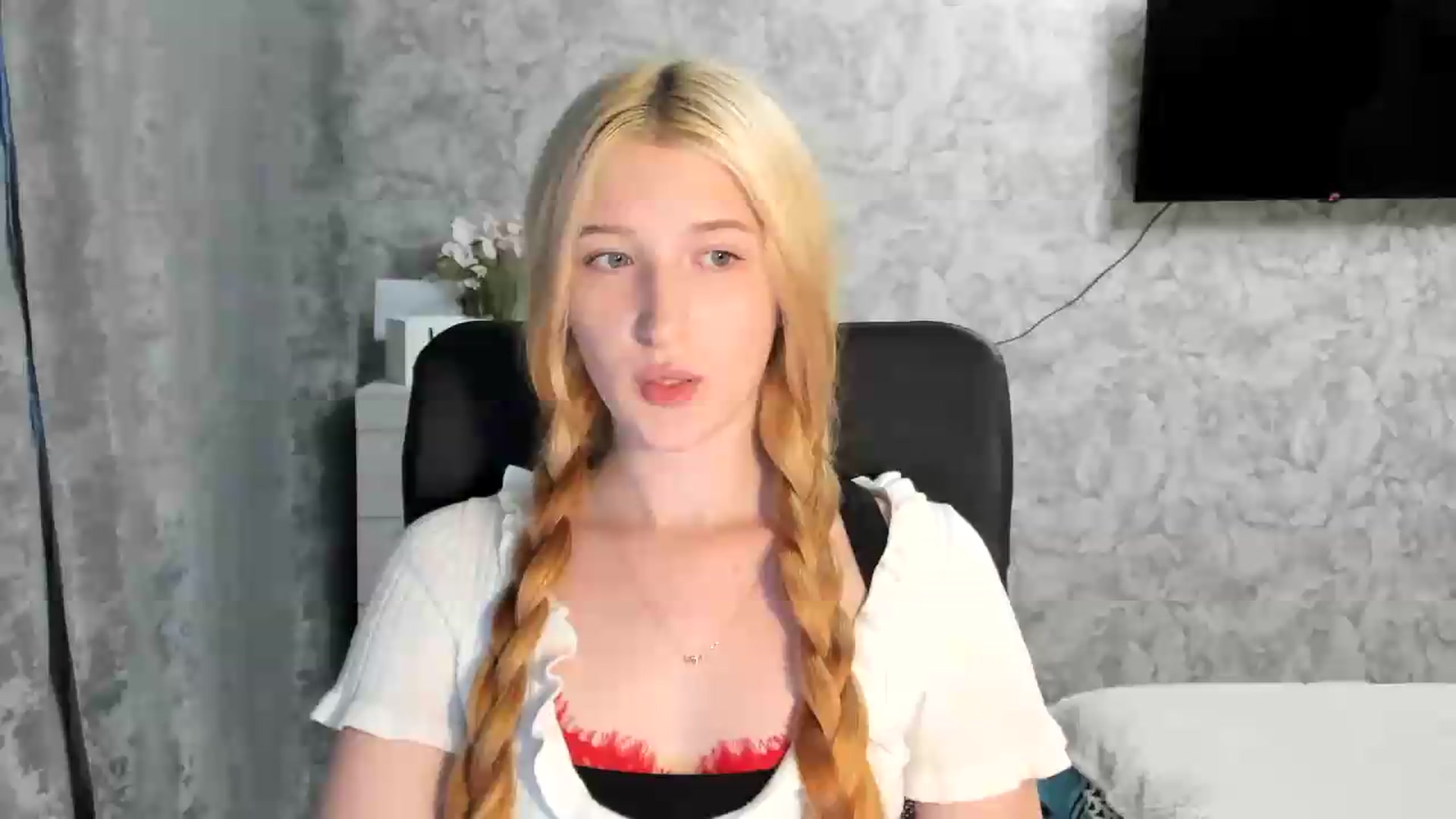 Gallery image thumbnail from Ilona_Here's myfreecams stream on, 06/24/2026, 17:48 image 17 of 20
