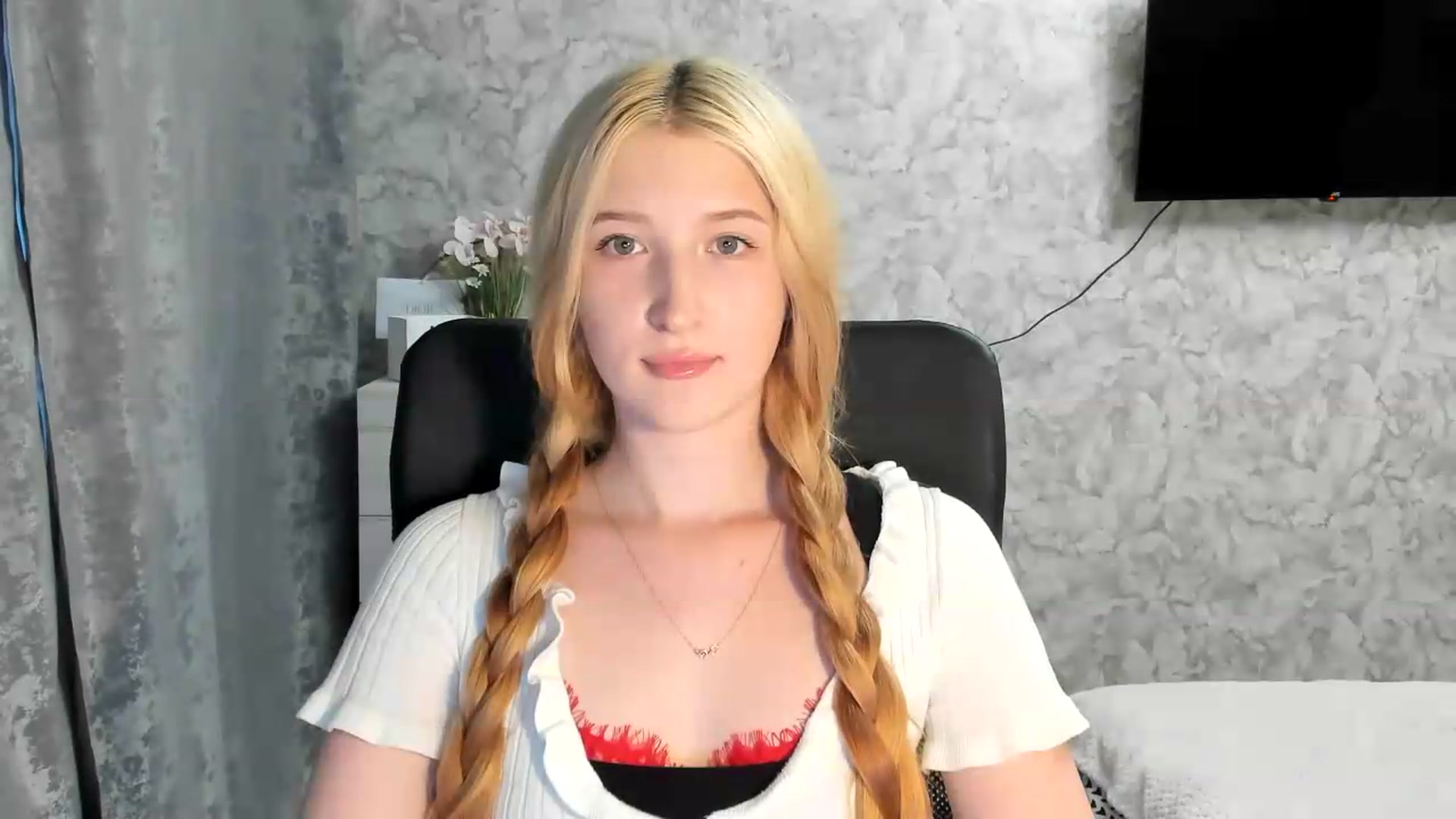 Gallery image thumbnail from Ilona_Here's myfreecams stream on, 06/24/2026, 17:48 image 13 of 20