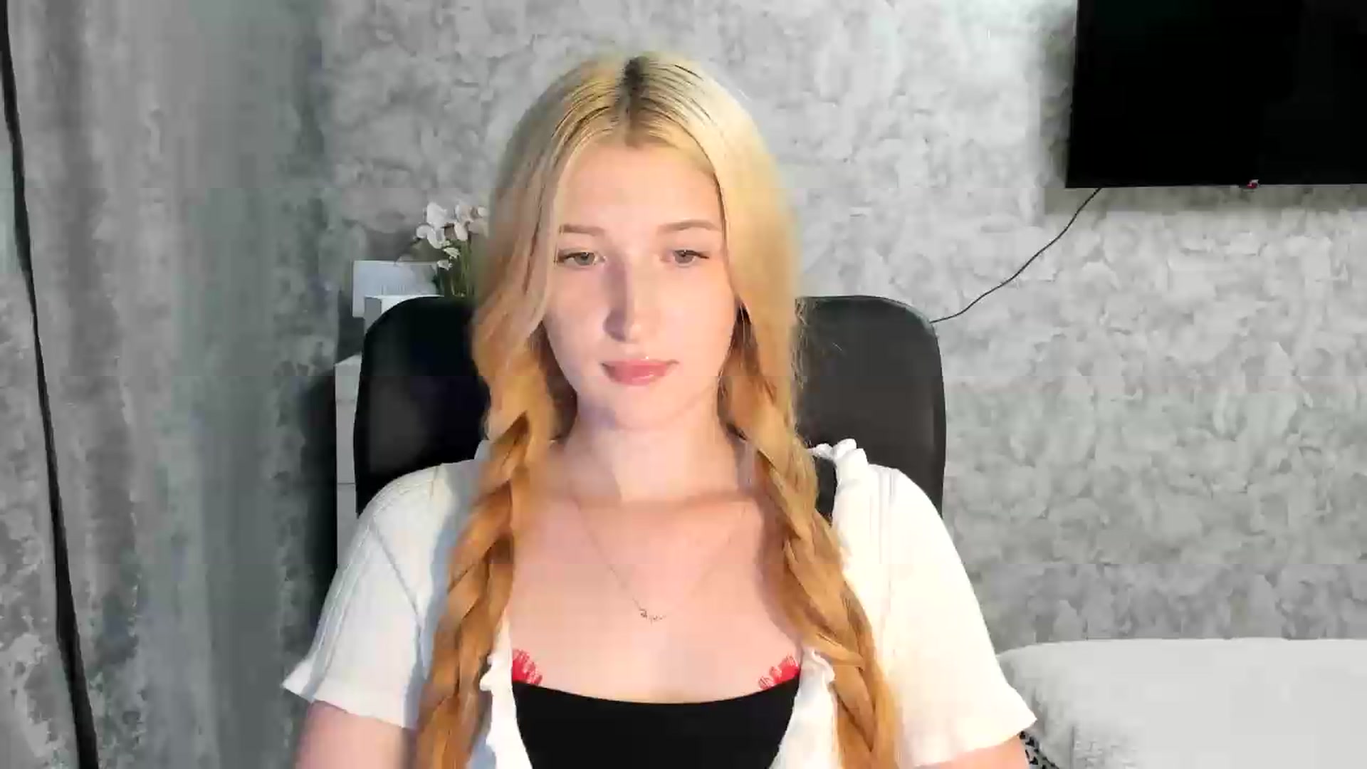 Gallery image thumbnail from Ilona_Here's myfreecams stream on, 06/24/2026, 18:41 image 1 of 20